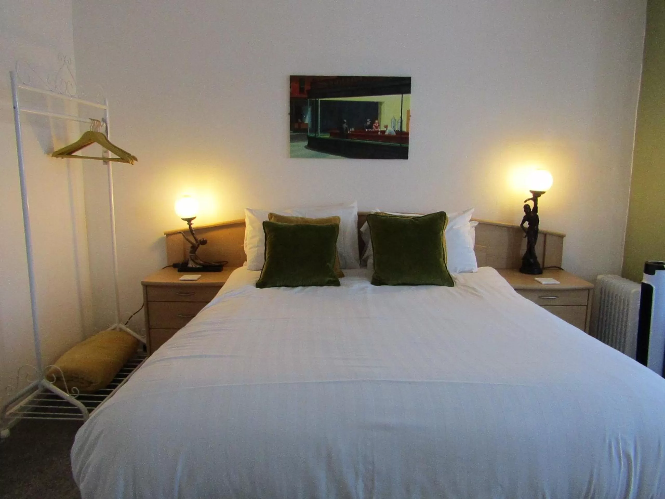 Bedroom, Bed in The Scala Hotel