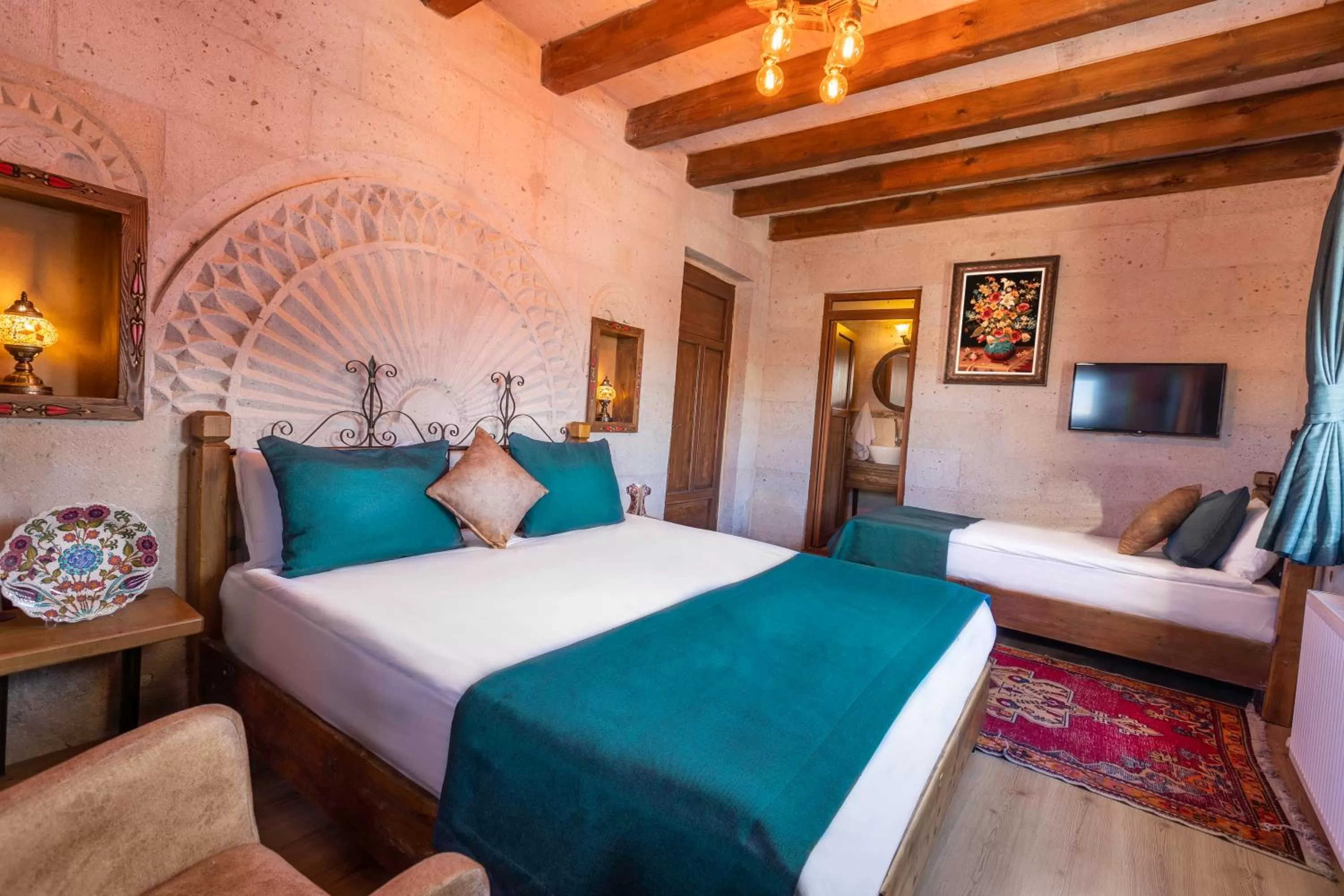 Photo of the whole room, Bed in Maron Stone House