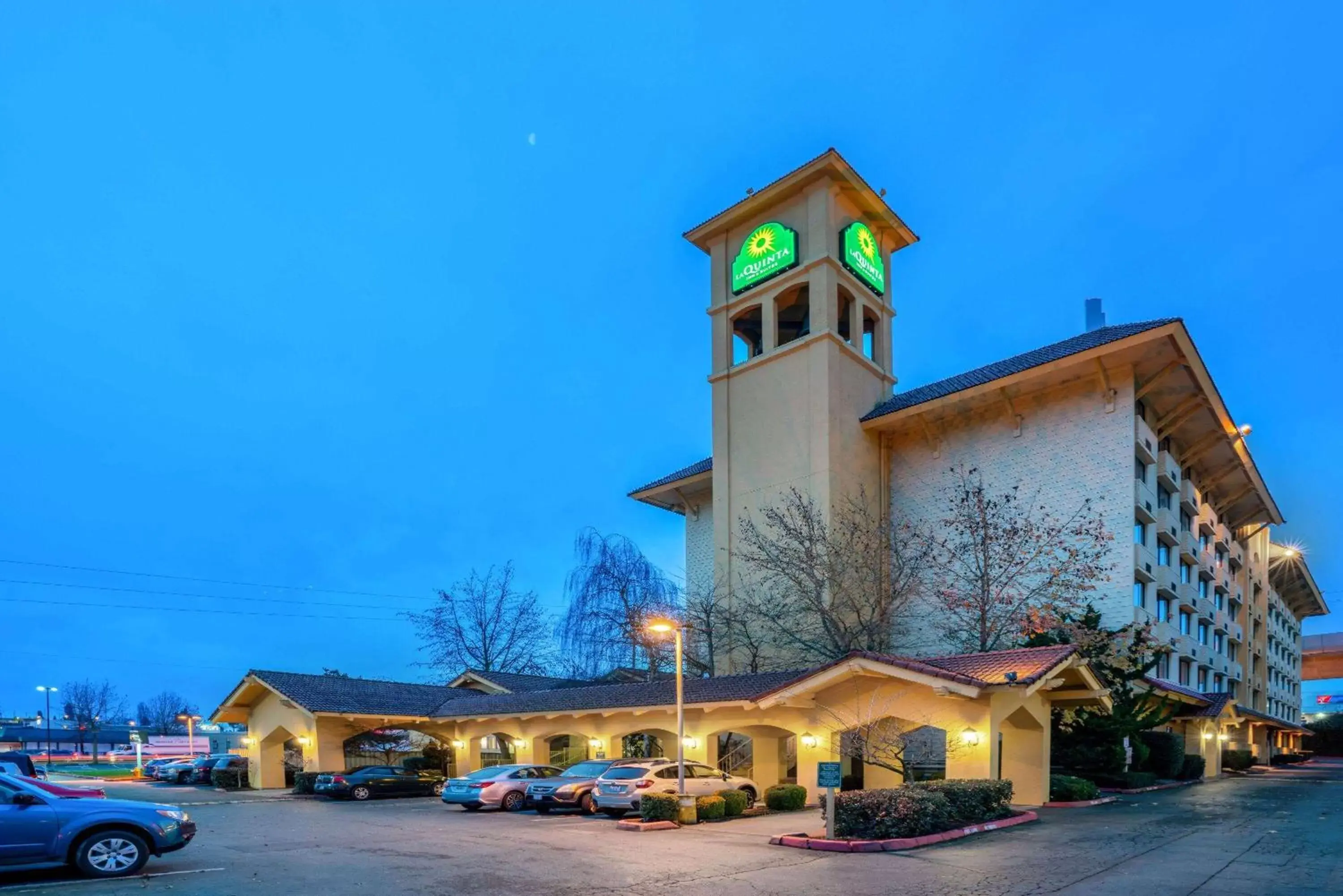 Property Building in La Quinta by Wyndham Seattle Sea-Tac Airport