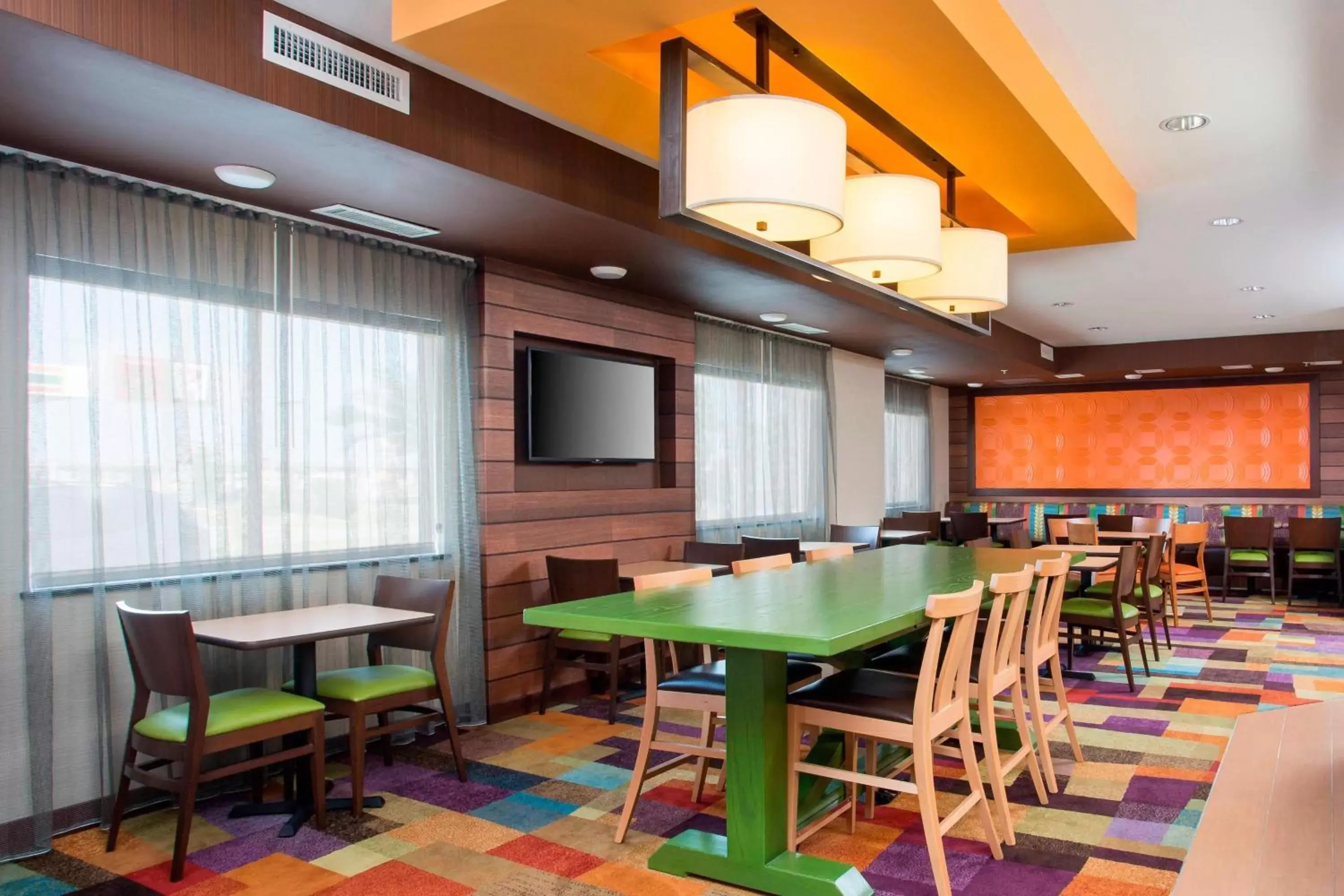 Restaurant/Places to Eat in Fairfield Inn & Suites Waco South