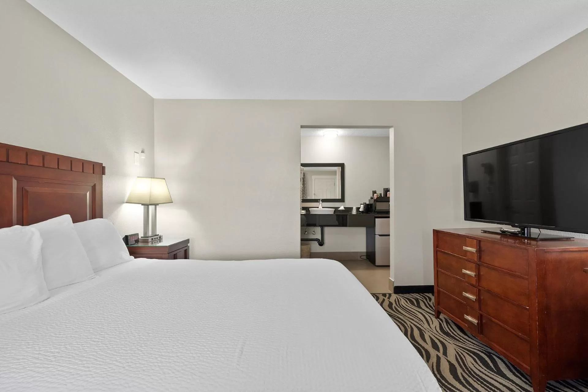 Bed in Astoria Rivershore Motel