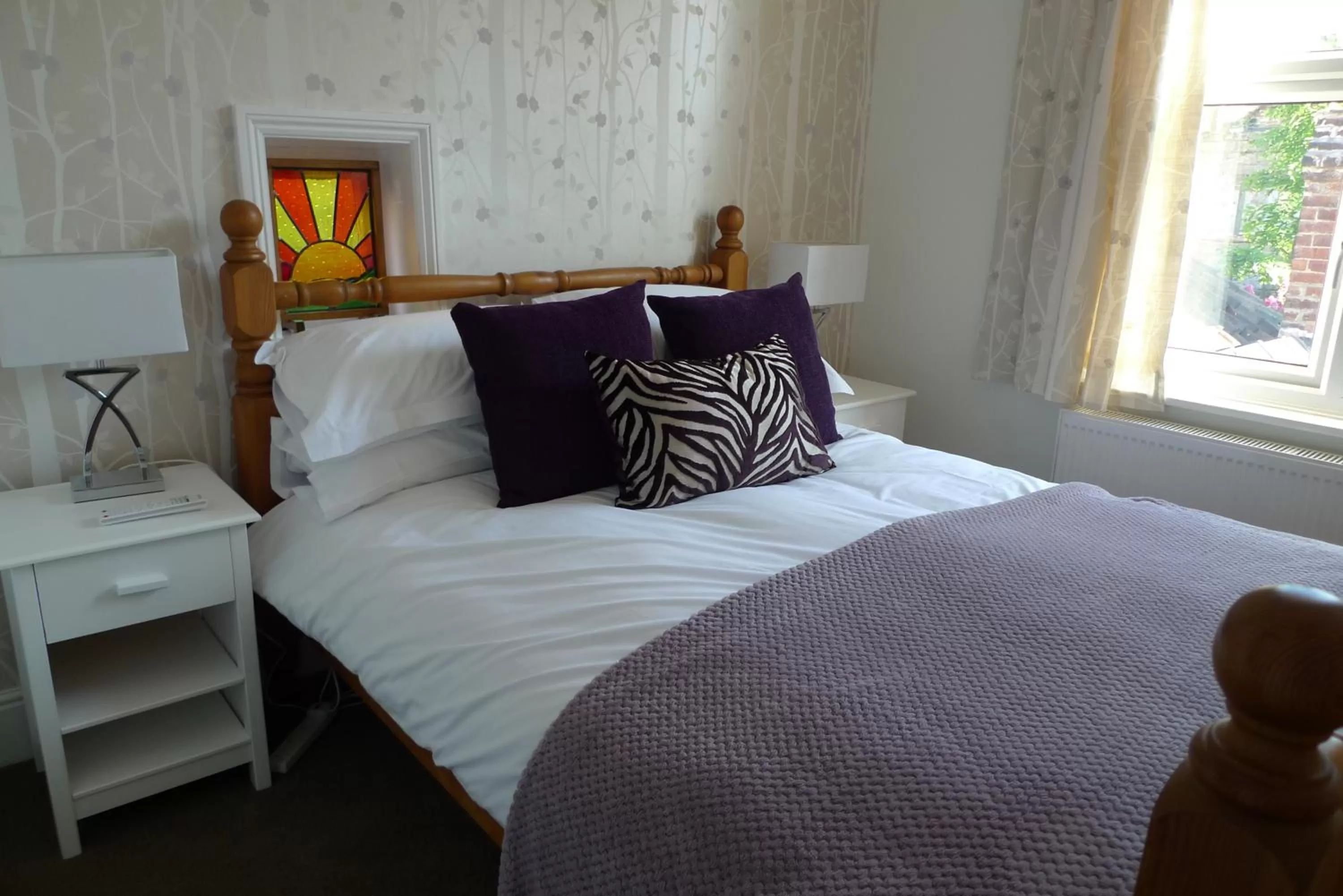 Photo of the whole room, Bed in Kirkgate House