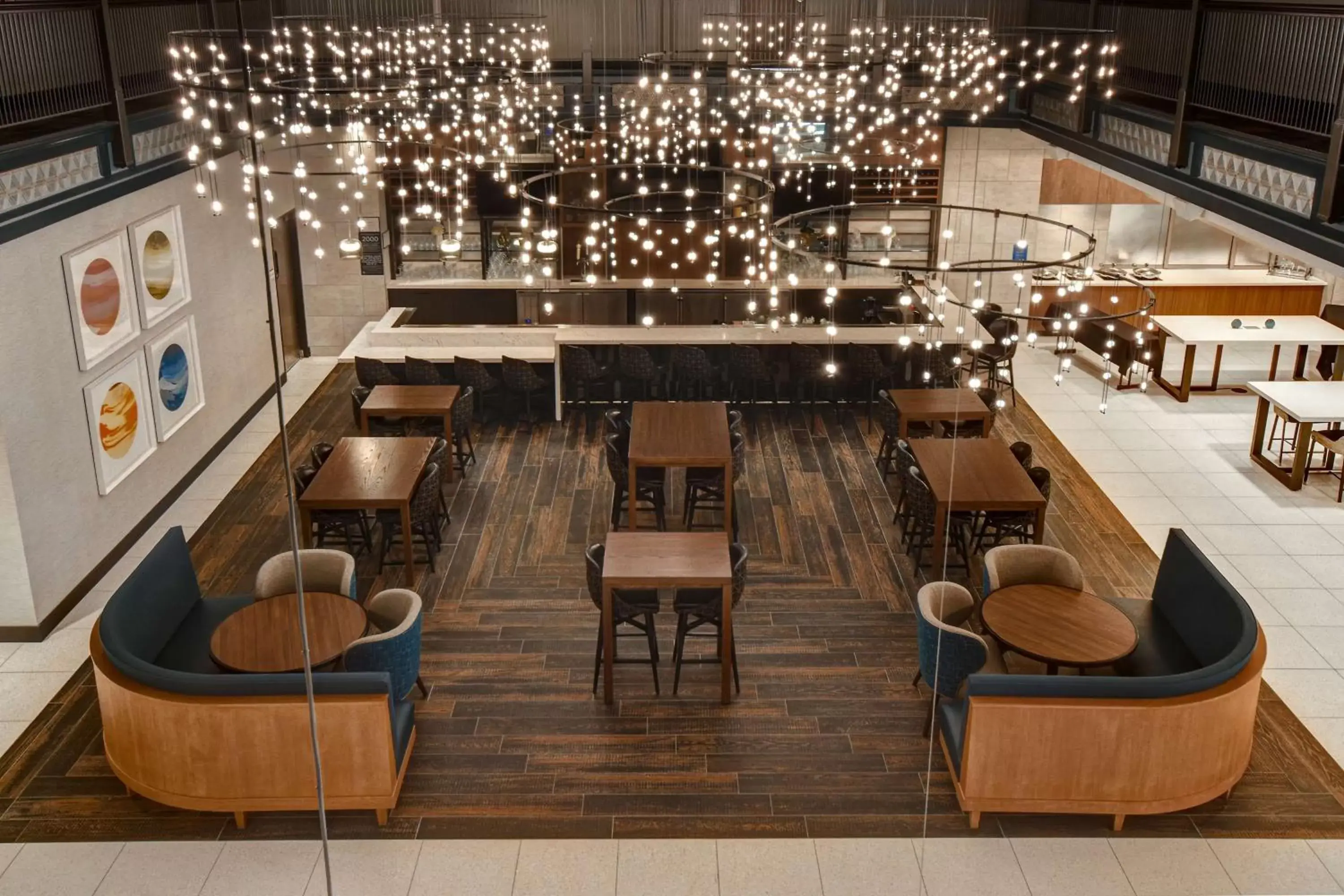 Dining area, Lounge/Bar in Hilton Garden Inn Kalamazoo Downtown