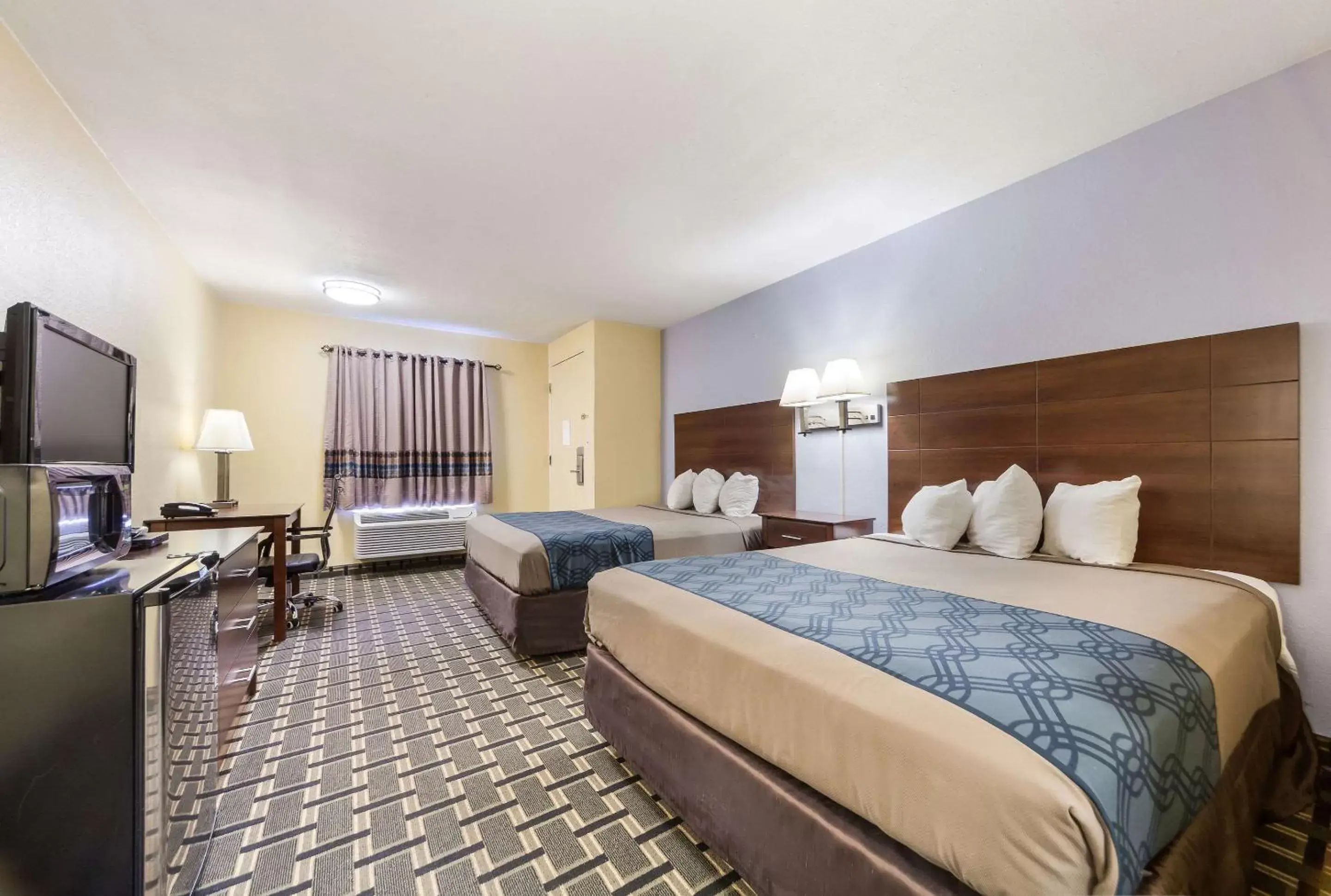 Photo of the whole room, Bed in Rodeway Inn University District Photo of the whole room, Bed in Rodeway Inn University District