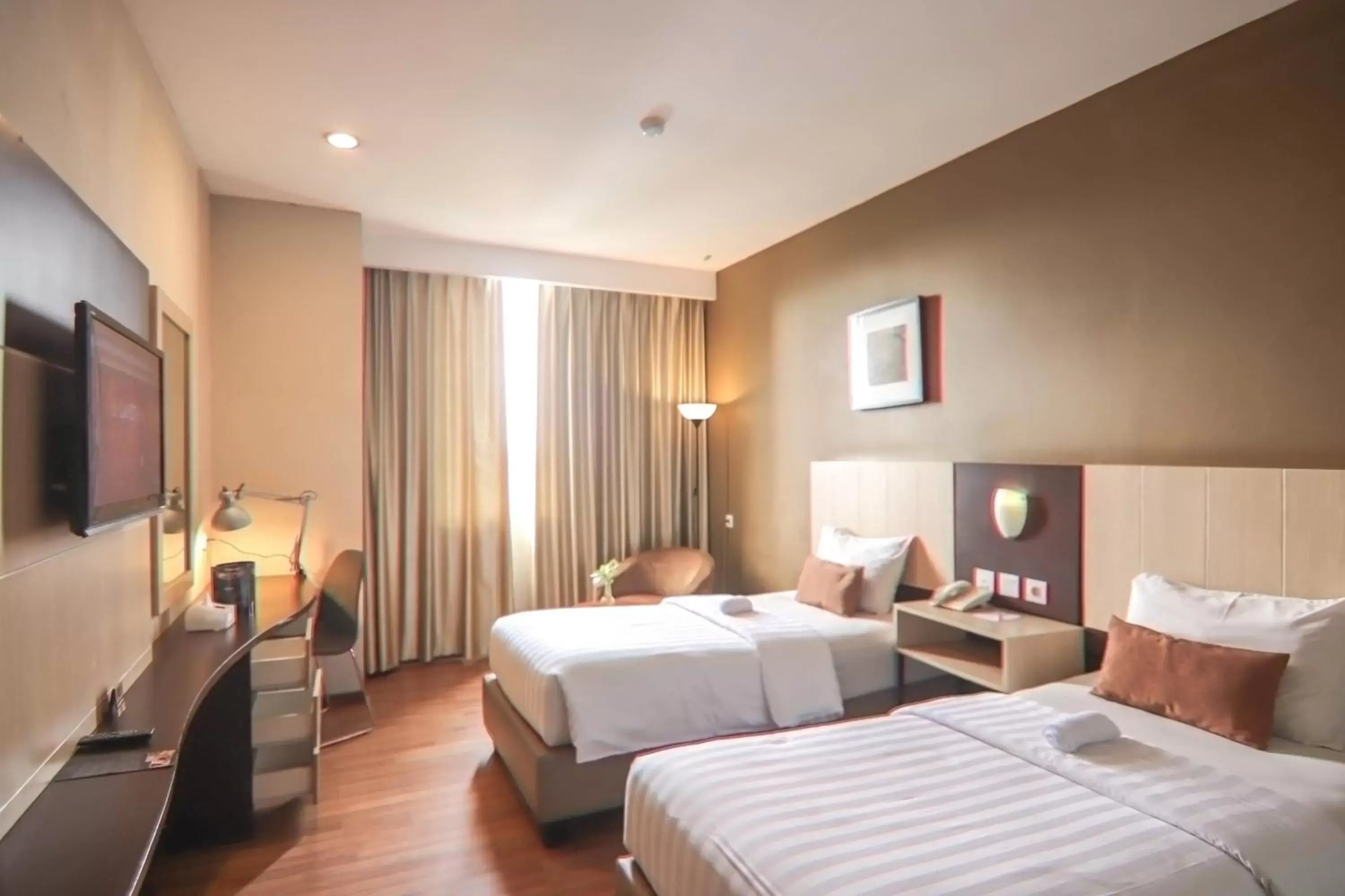 Bed in de Laxston Hotel Jogja by AZANA