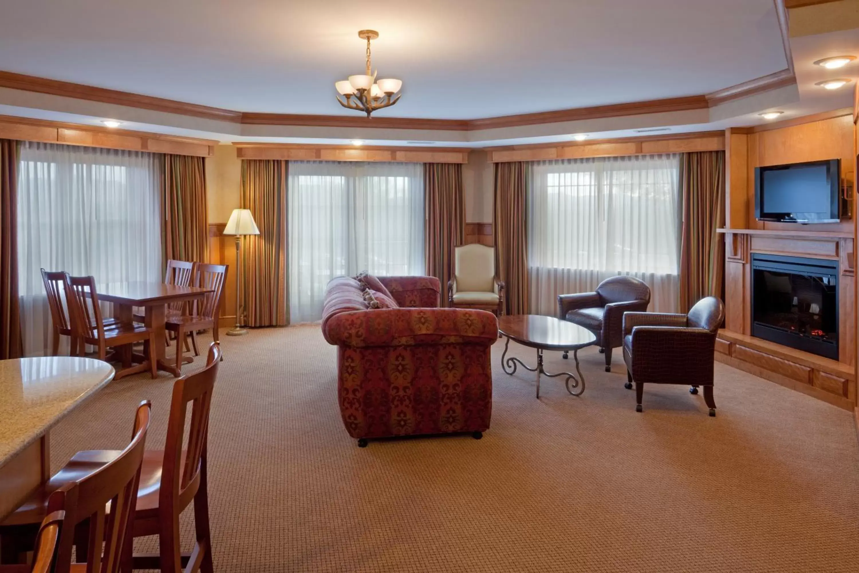 Photo of the whole room, Seating Area in Crowne Plaza Lake Placid, an IHG Hotel