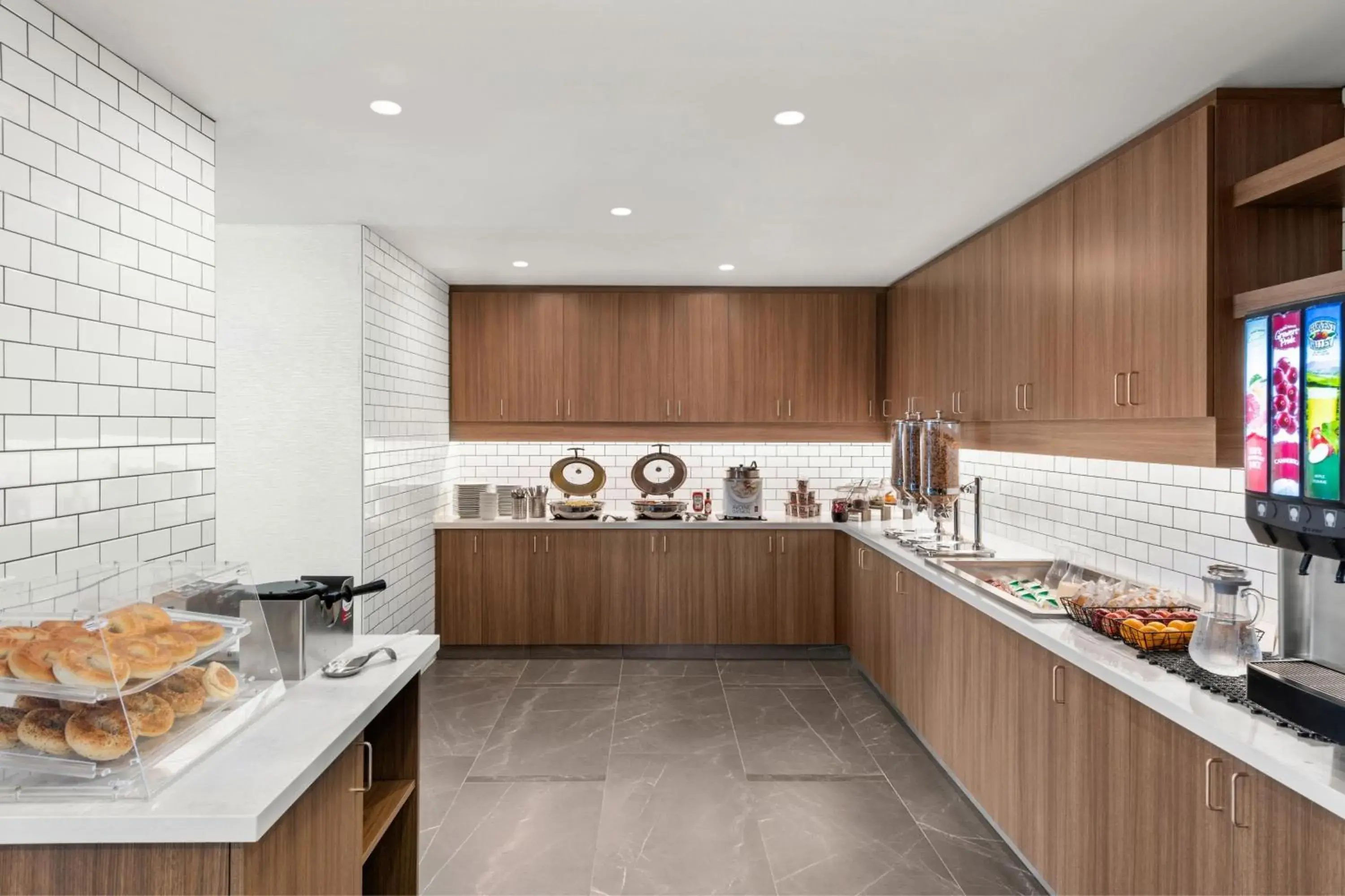 Breakfast, Kitchen/Kitchenette in Residence Inn by Marriott Laval