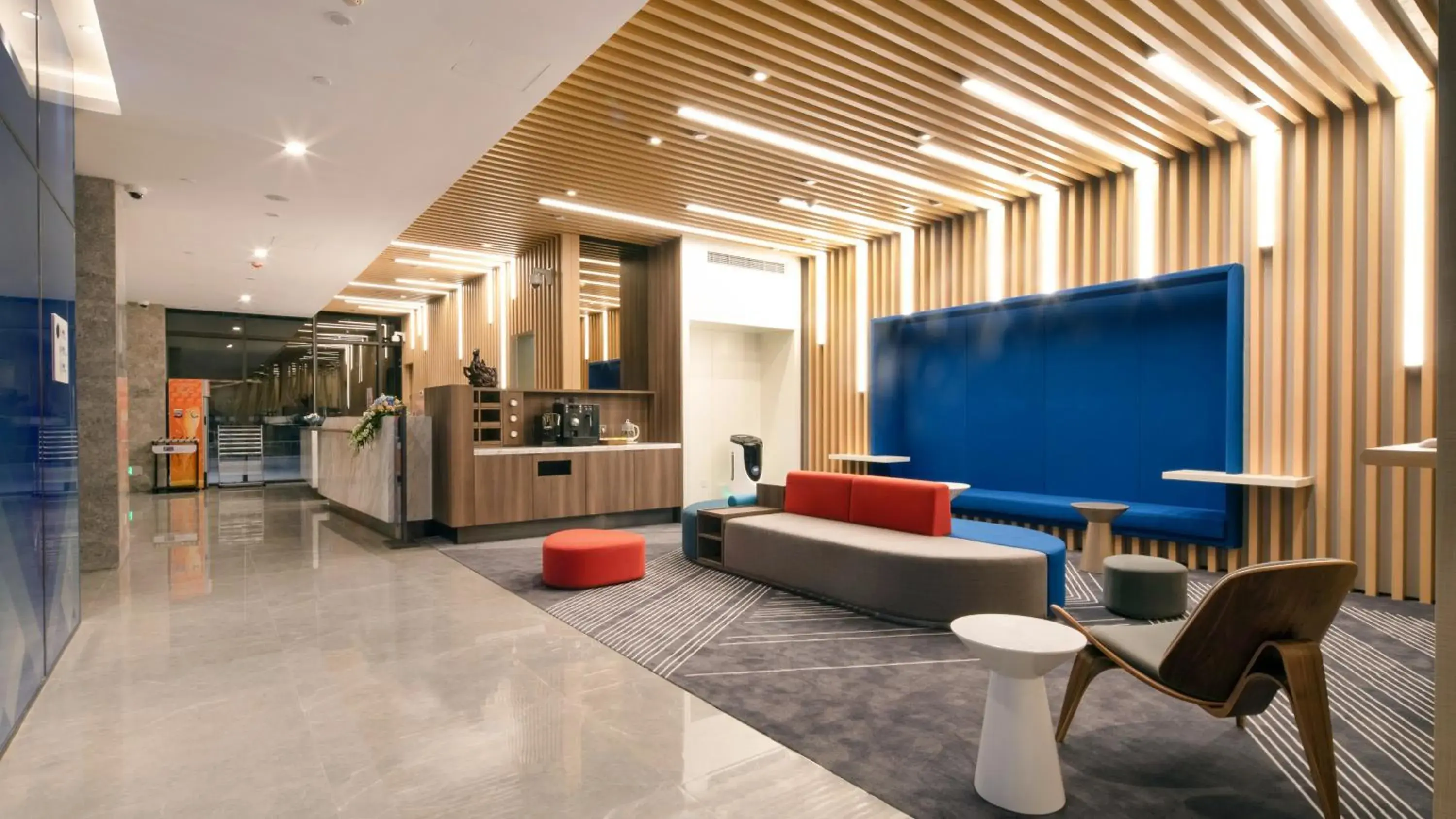 Seating area, Lobby/Reception in HOLIDAY INN EXPRESS SHANGHAI HONGQIAO NORTH