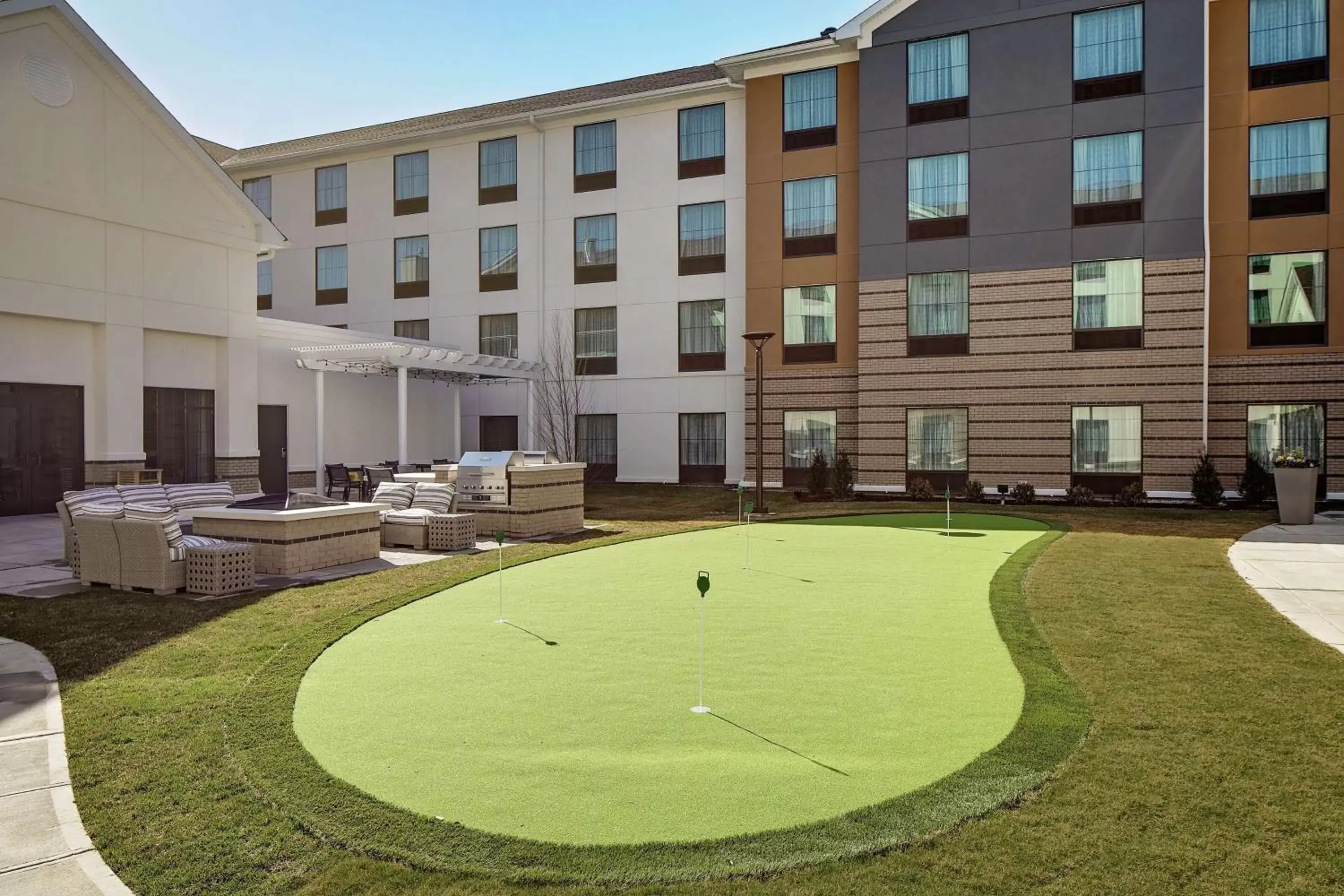 Patio, Property Building in Homewood Suites By Hilton Ronkonkoma