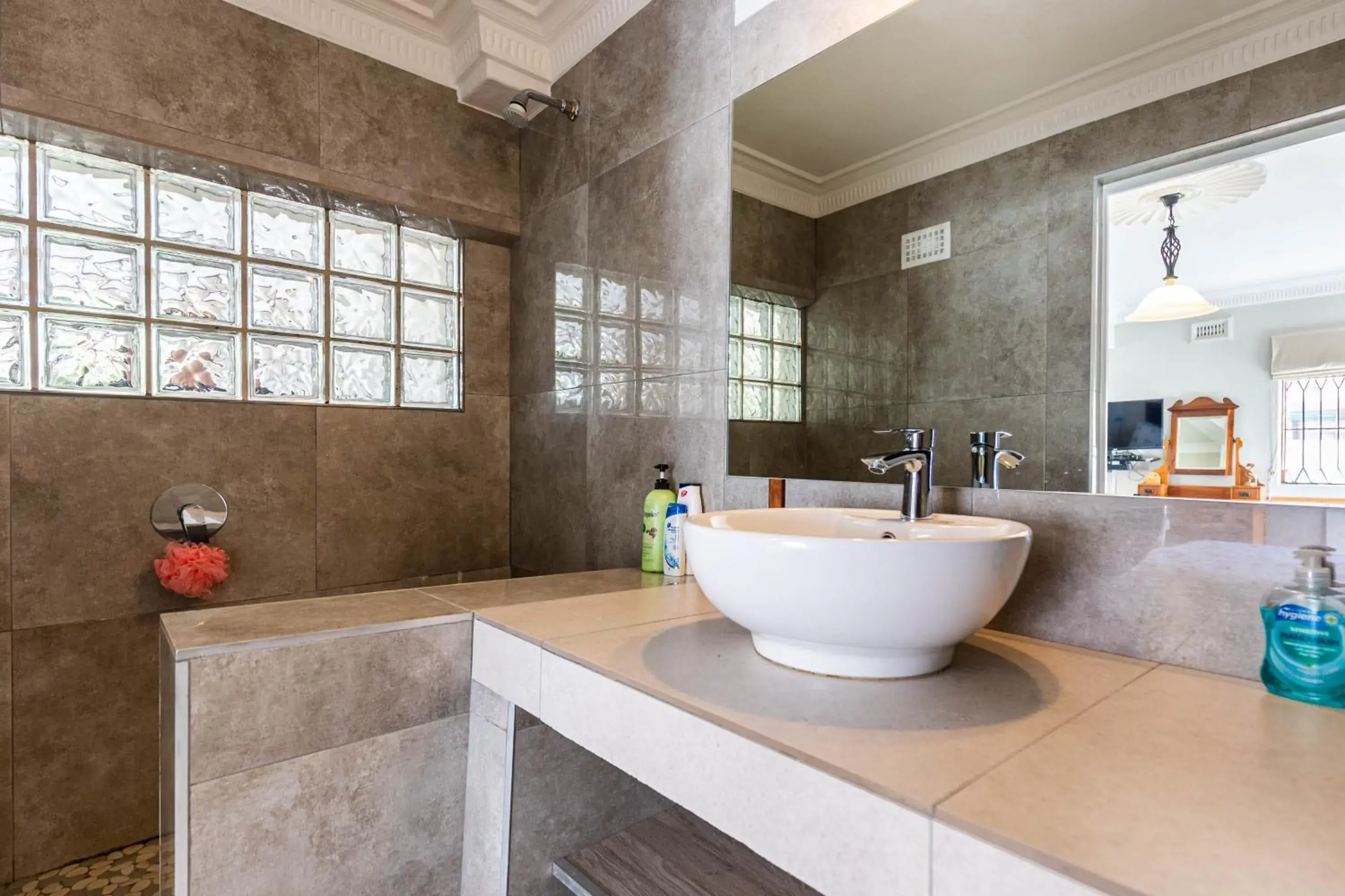 Bathroom in Applegarth B&B and Self-Catering Studios