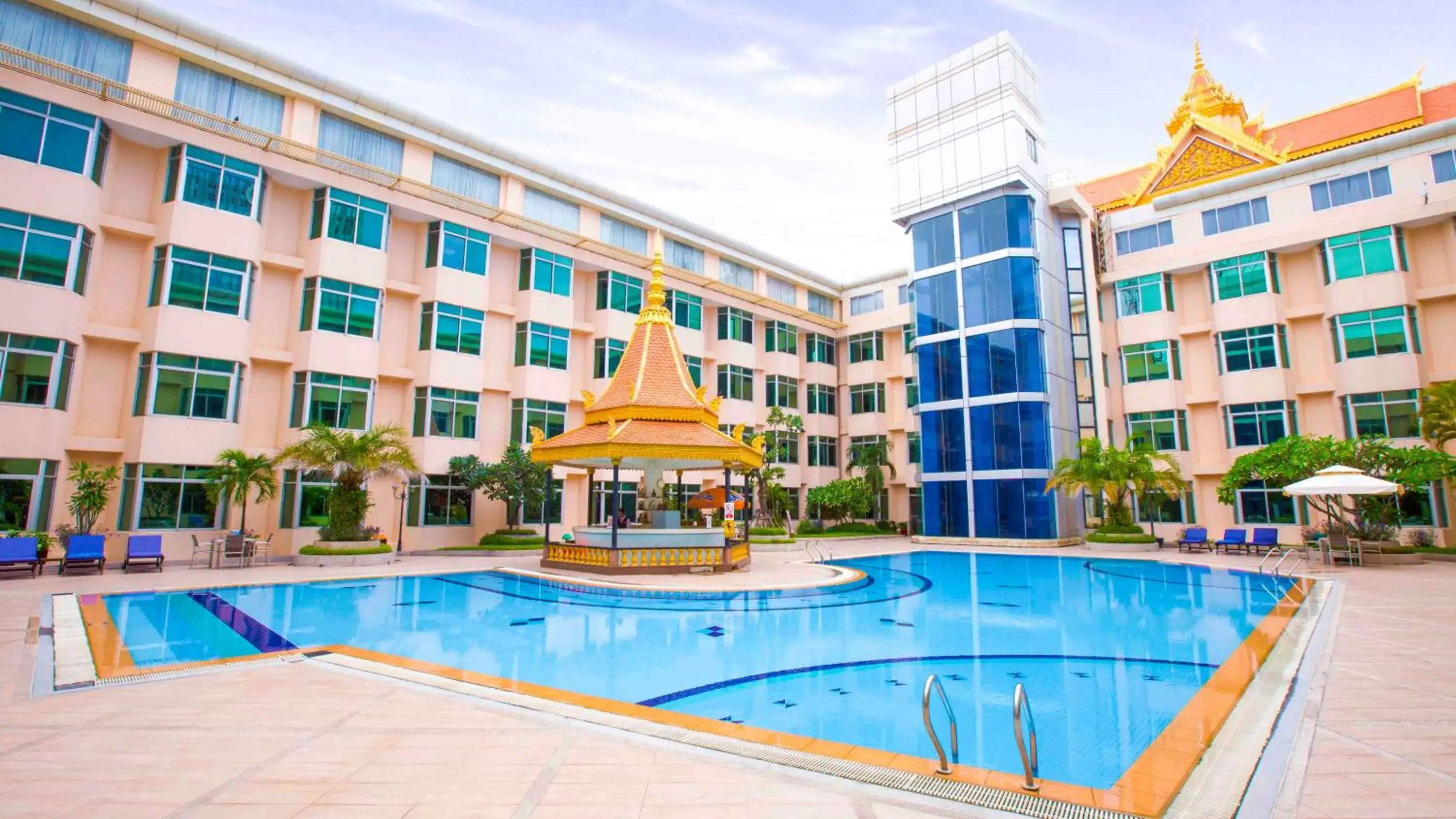 Swimming pool, Property Building in Phnom Penh Hotel