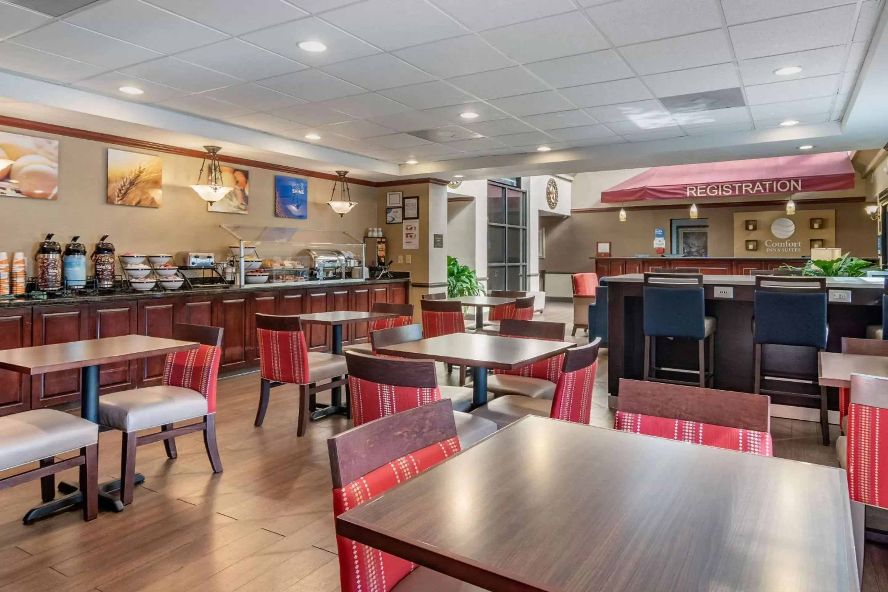 Restaurant/Places to Eat in Comfort Inn and Suites