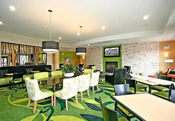 Lobby or reception, Restaurant/Places to Eat in Fairfield Inn Suites Elkin Jonesville