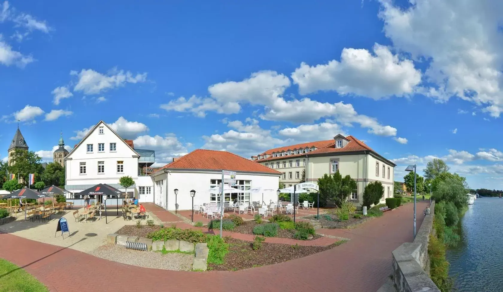 Facade/entrance, Property Building in Hotel Stadt Hameln