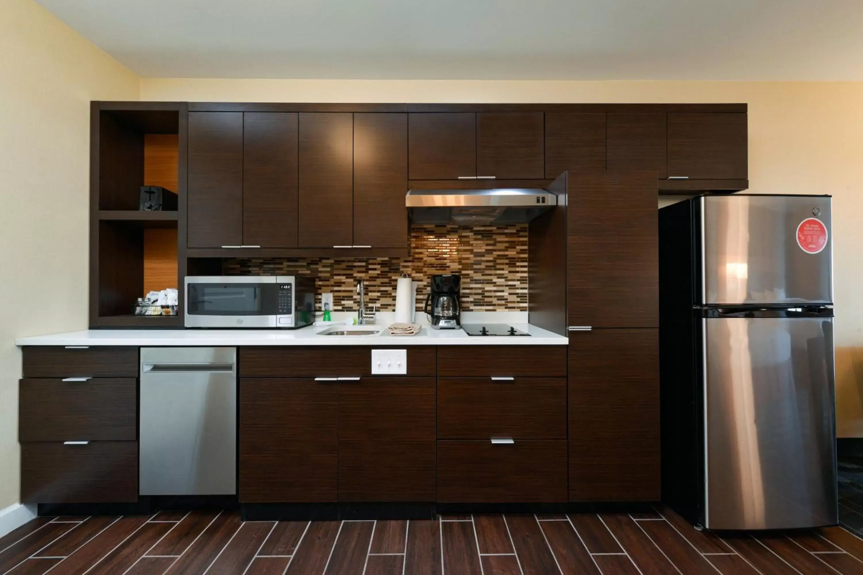 Kitchen or kitchenette, Kitchen/Kitchenette in TownePlace Suites by Marriott Detroit Belleville