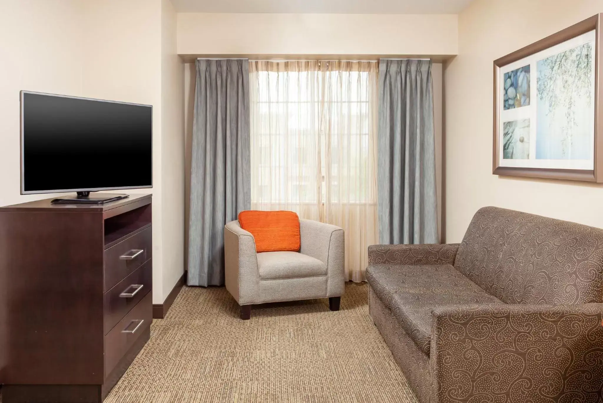 Bedroom, Seating Area in Staybridge Suites Chandler, an IHG Hotel