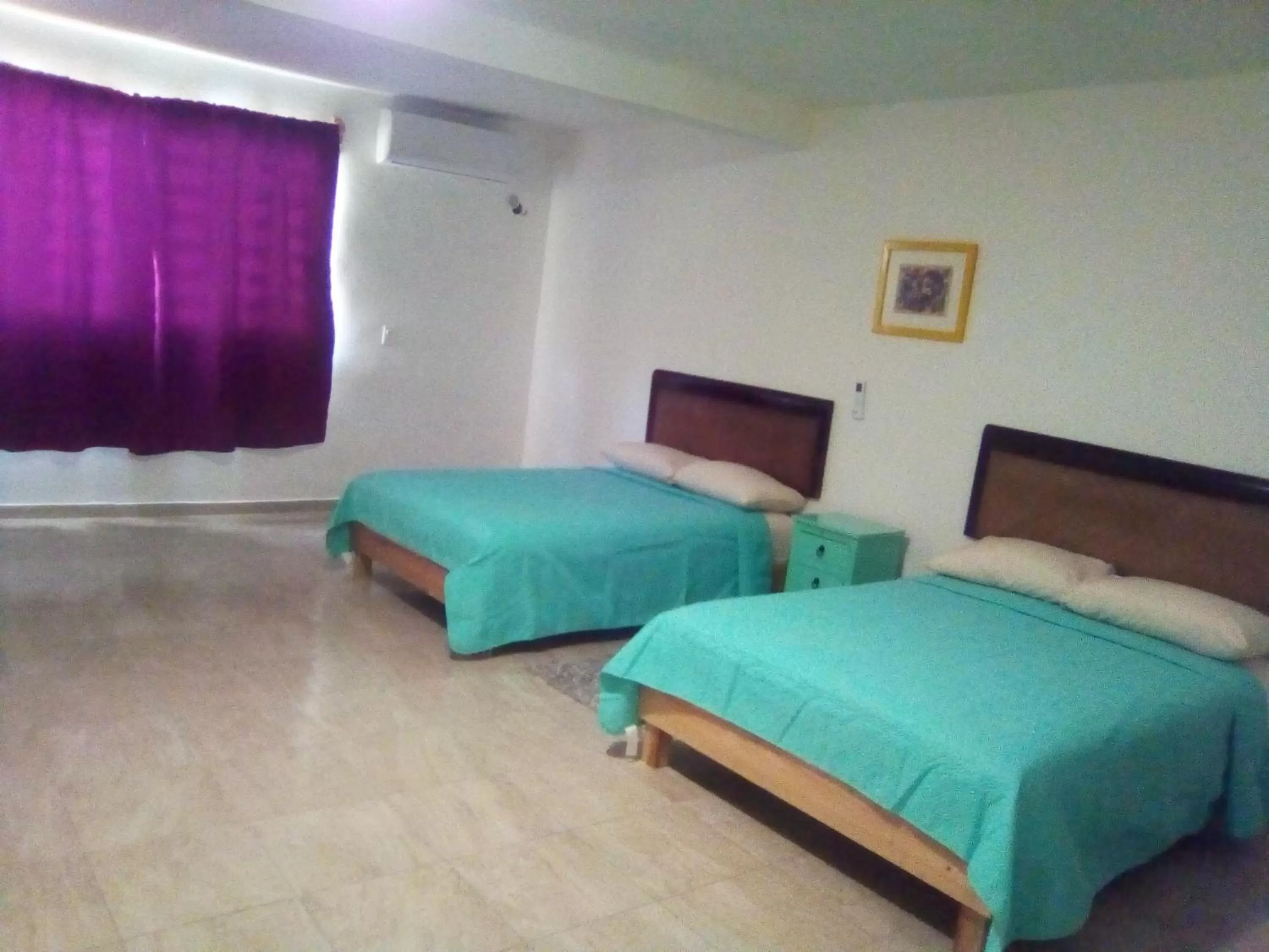 Bed in Airport Sleepy Inn