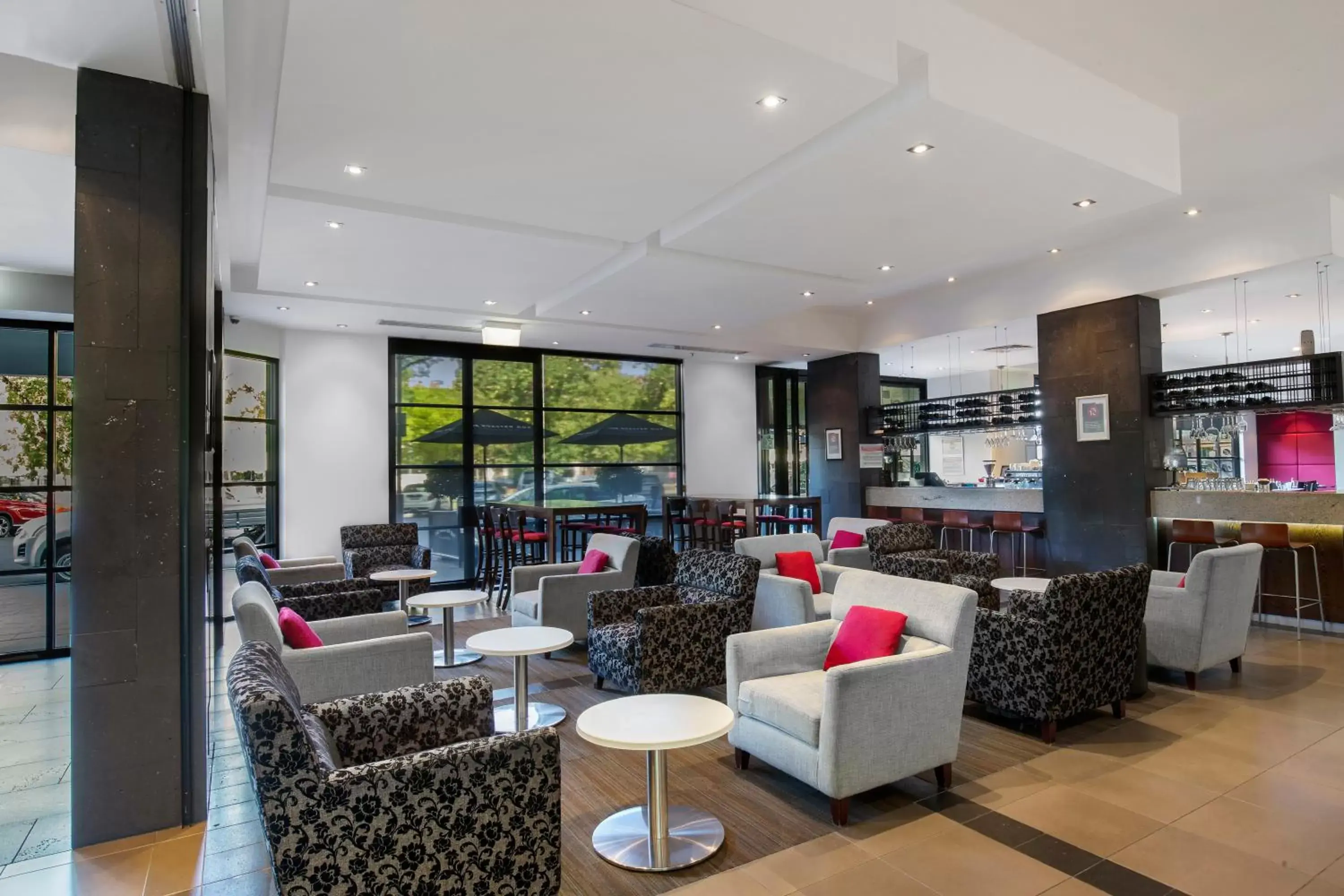 Restaurant/places to eat, Lounge/Bar in Mantra Hindmarsh Square