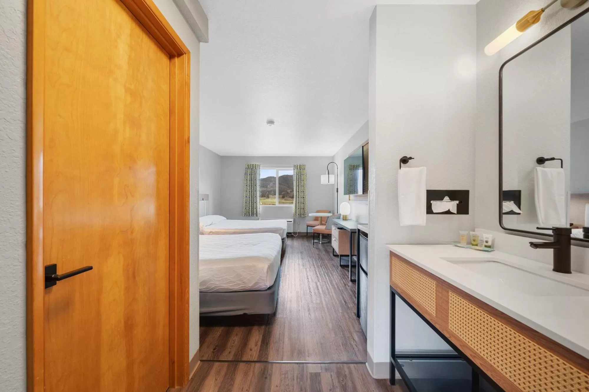 Bed in Garibaldi Inn at the Bay