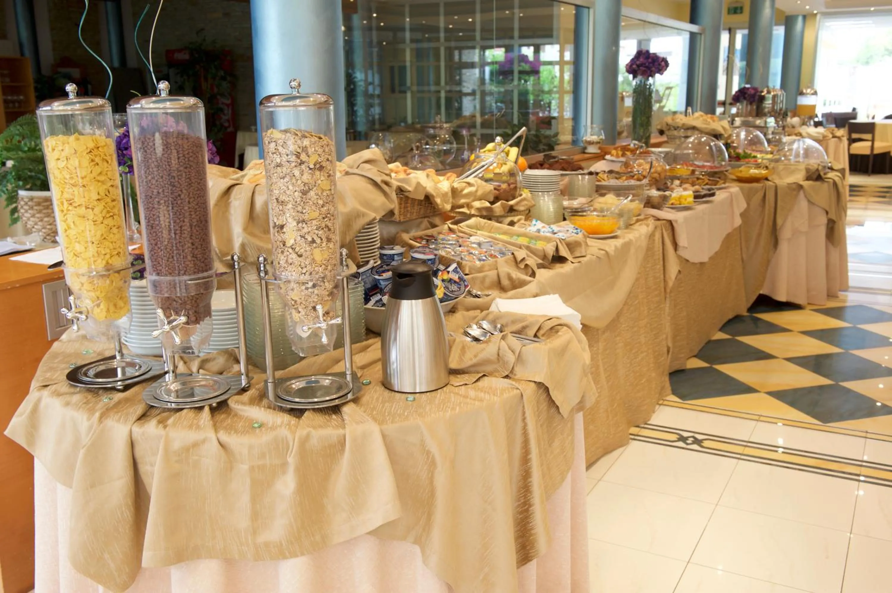 Restaurant/places to eat in Albergo Mediterraneo