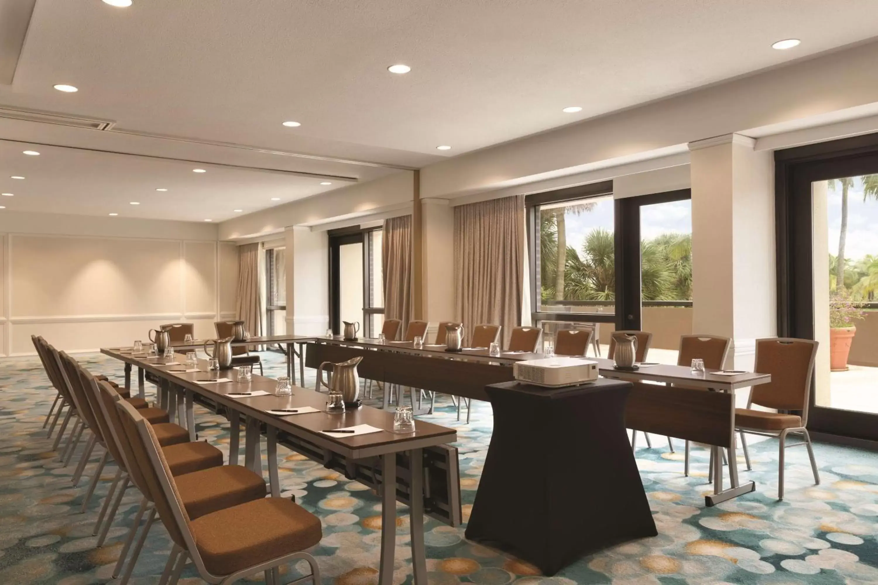 Meeting/conference room, Restaurant/Places to Eat in Hilton Miami Airport Blue Lagoon