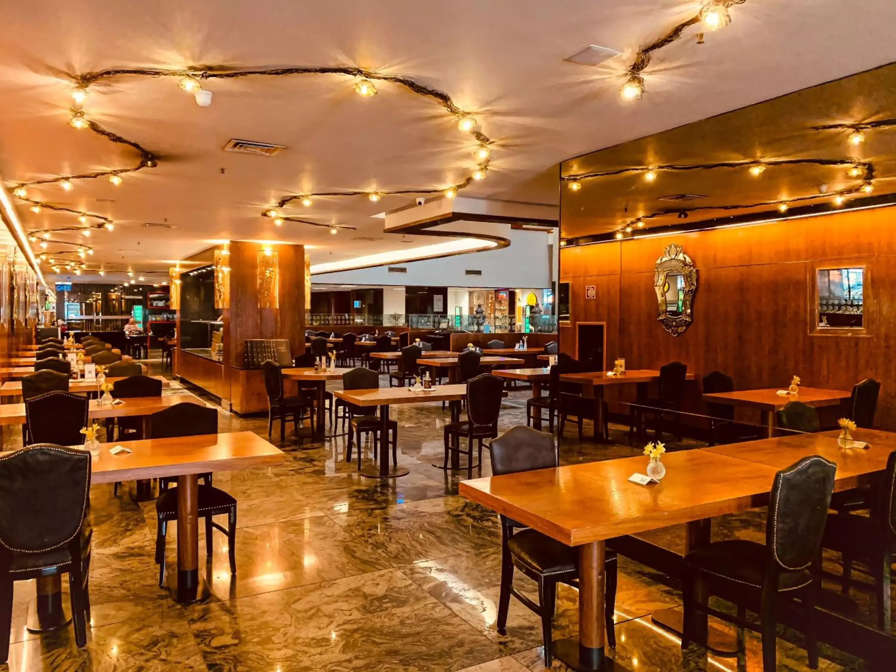 Restaurant/Places to Eat in Ouro Minas Hotel Belo Horizonte, Dolce by Wyndham