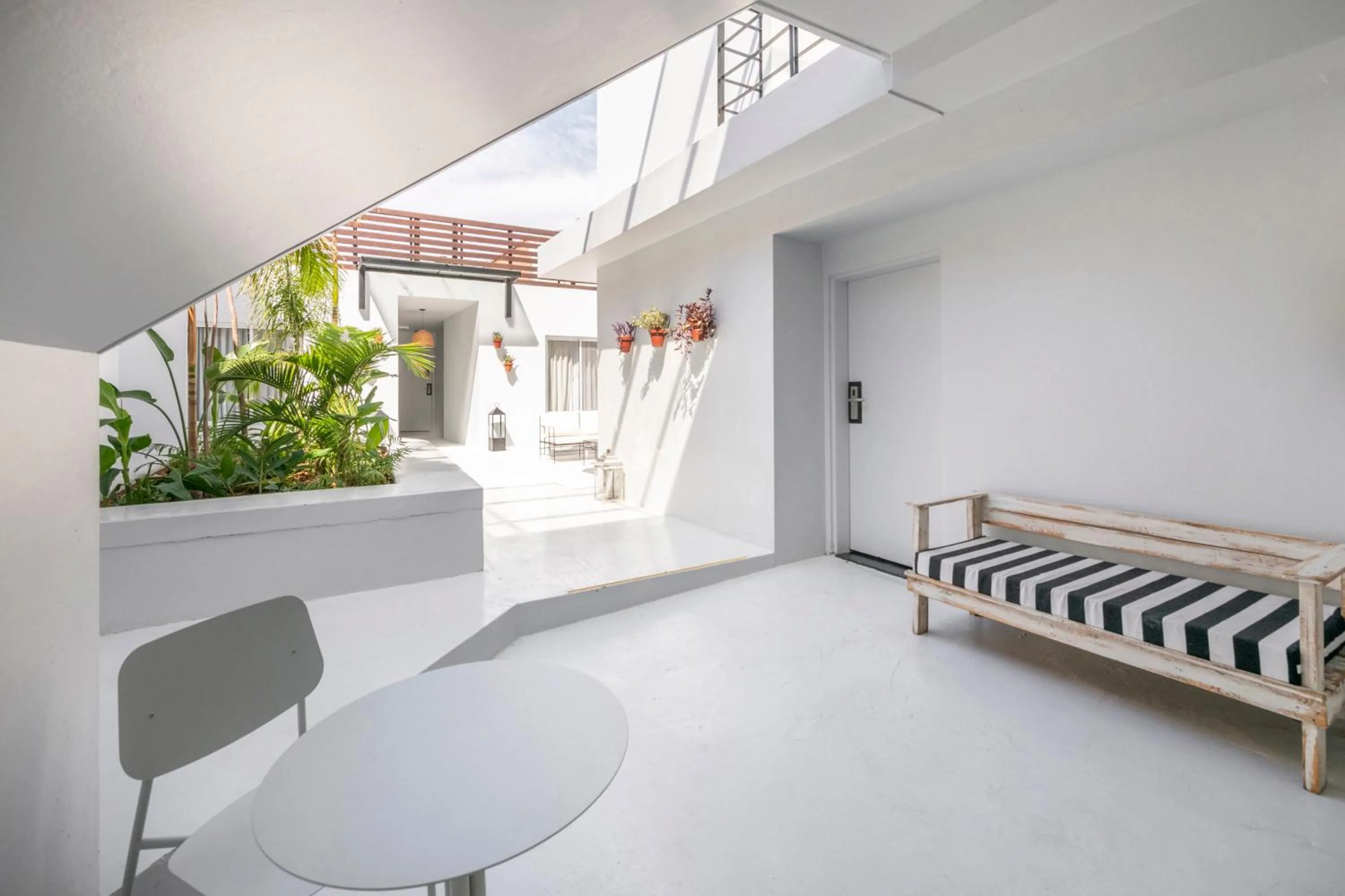 View (from property/room), Bed in 5411 Soho Hotel