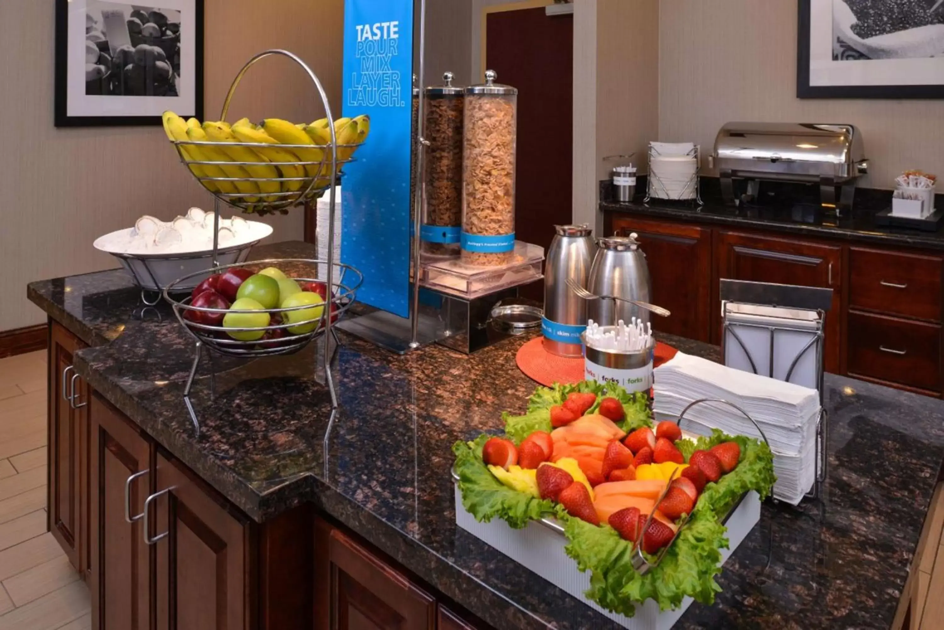 Dining area, Food in Hampton Inn Lincoln