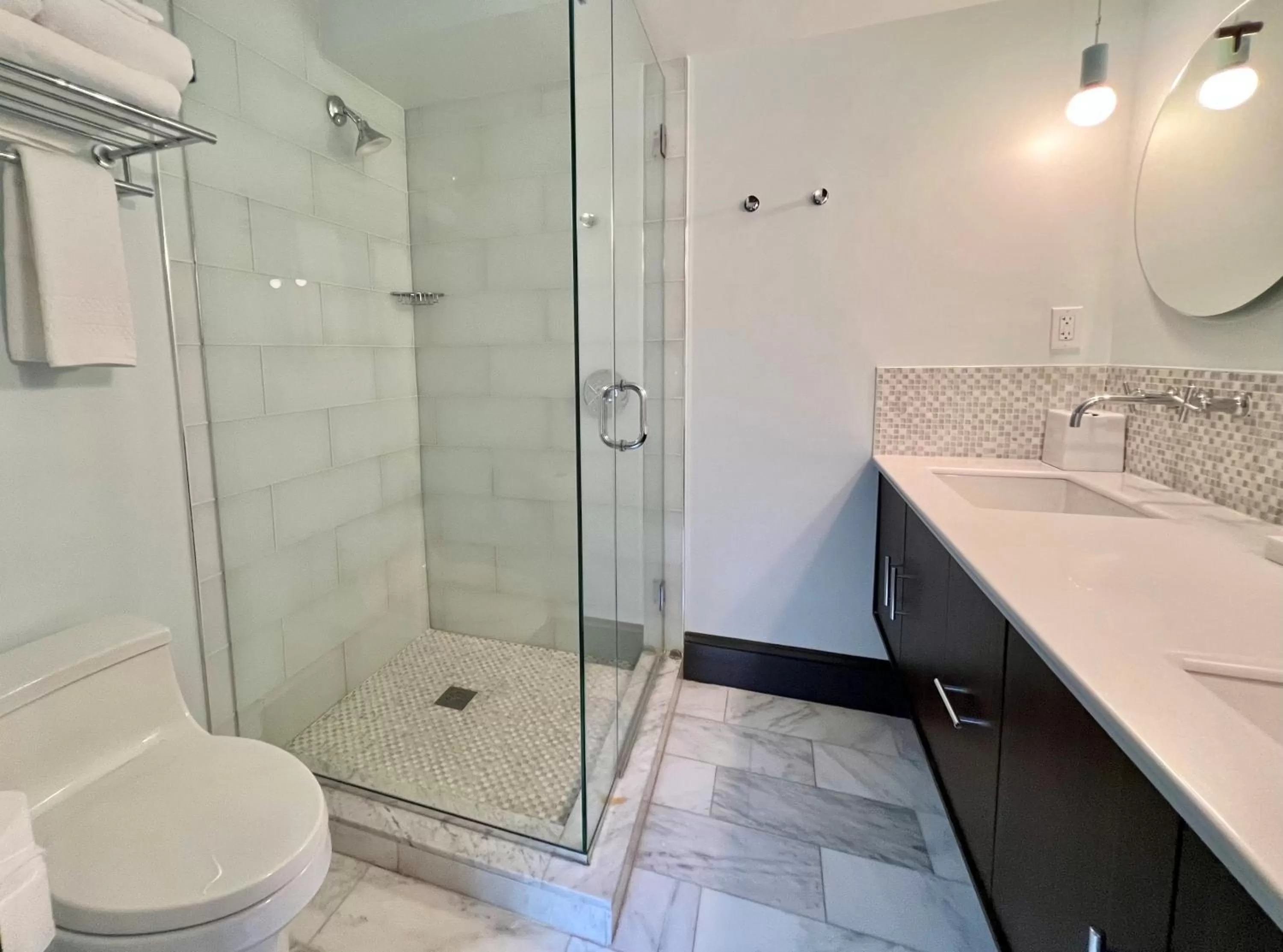 Shower in The Poppy Georgetown Guesthouse and Gardens