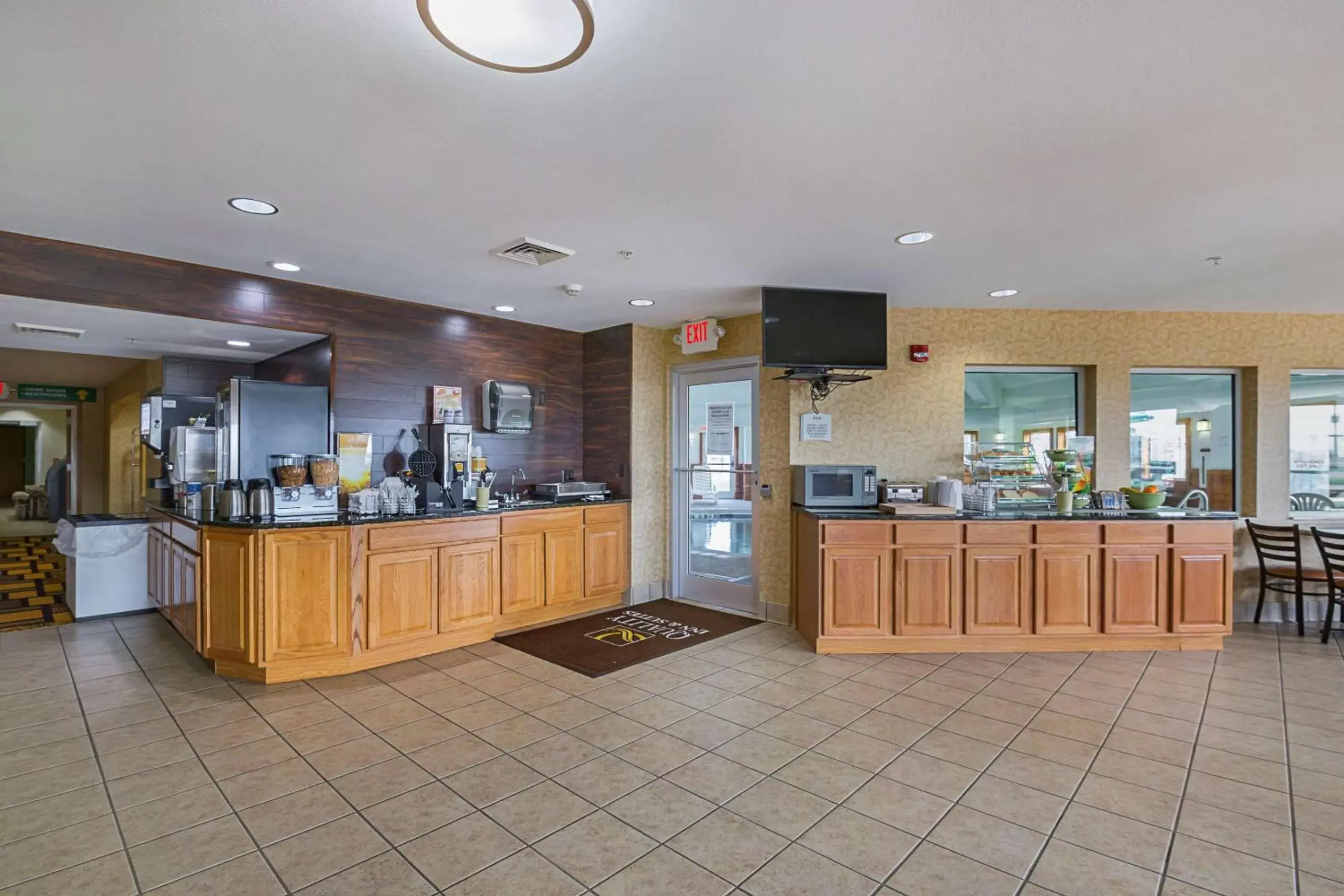 Restaurant/places to eat in Quality Inn & Suites Belmont Route 151