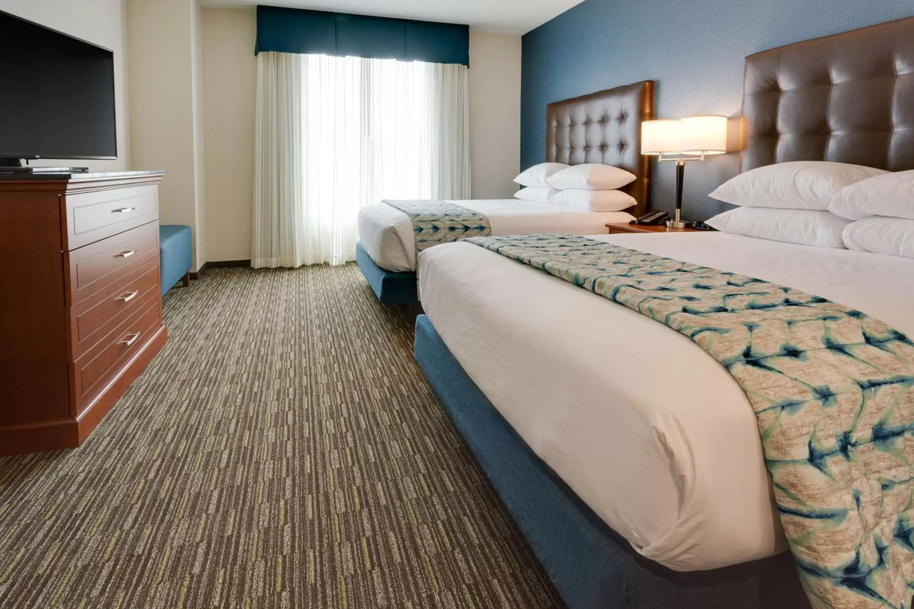 Photo of the whole room, Bed in Drury Plaza Hotel Columbia East