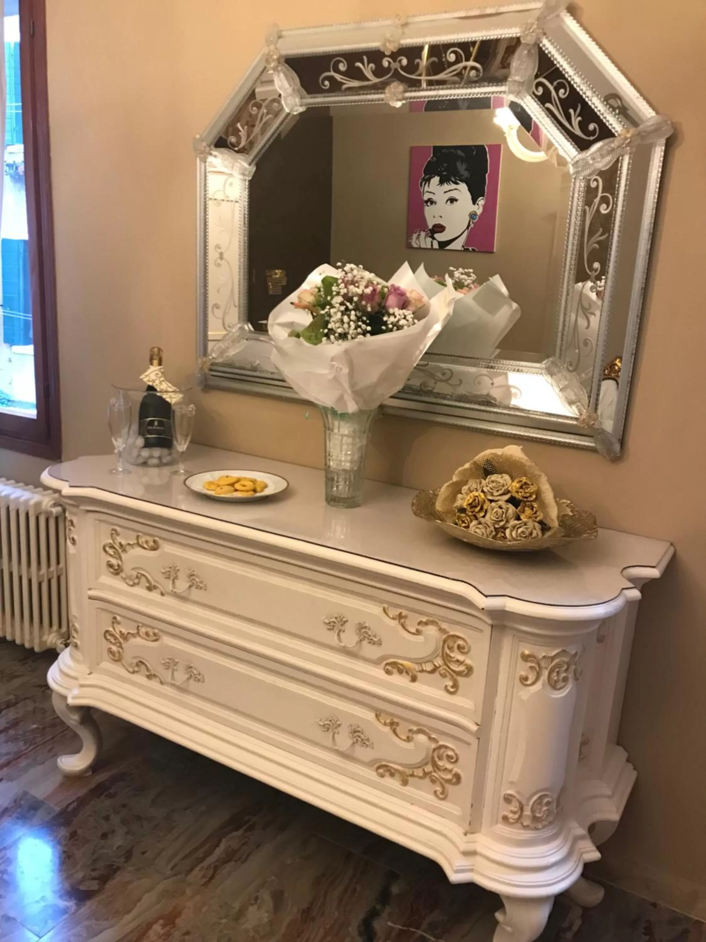 Decorative detail in Ca' del Cinema B&B