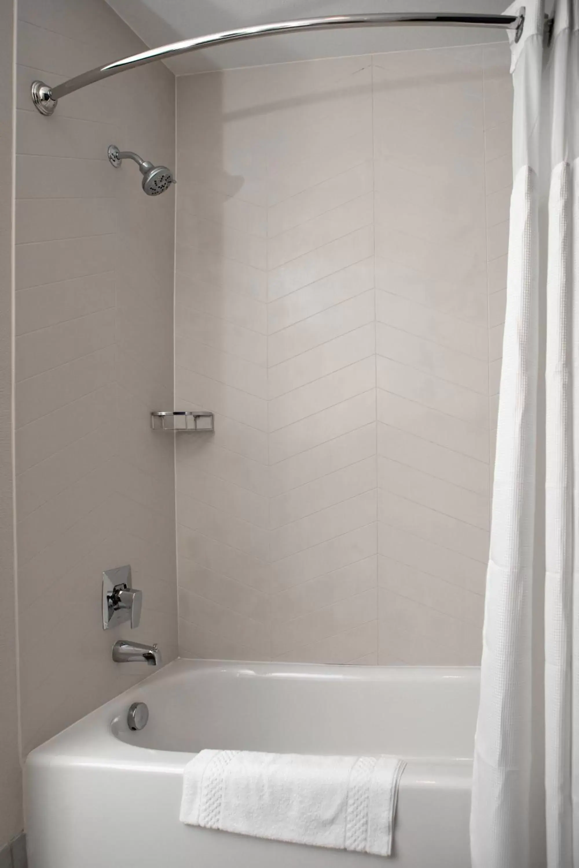 Bathroom in Fairfield Inn & Suites by Marriott Richmond Airport