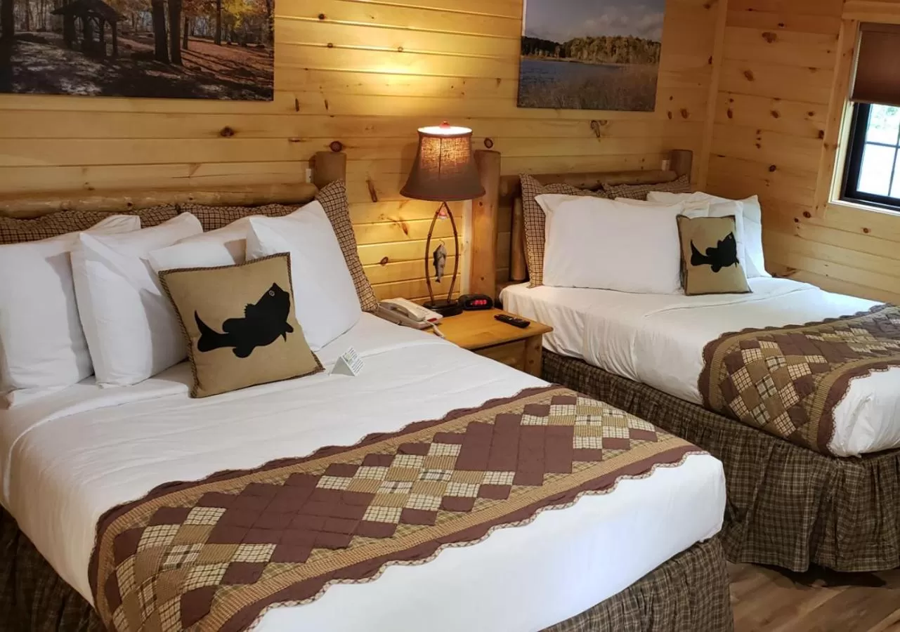Cabin with Two Double Beds in Potawatomi Inn & Cabins