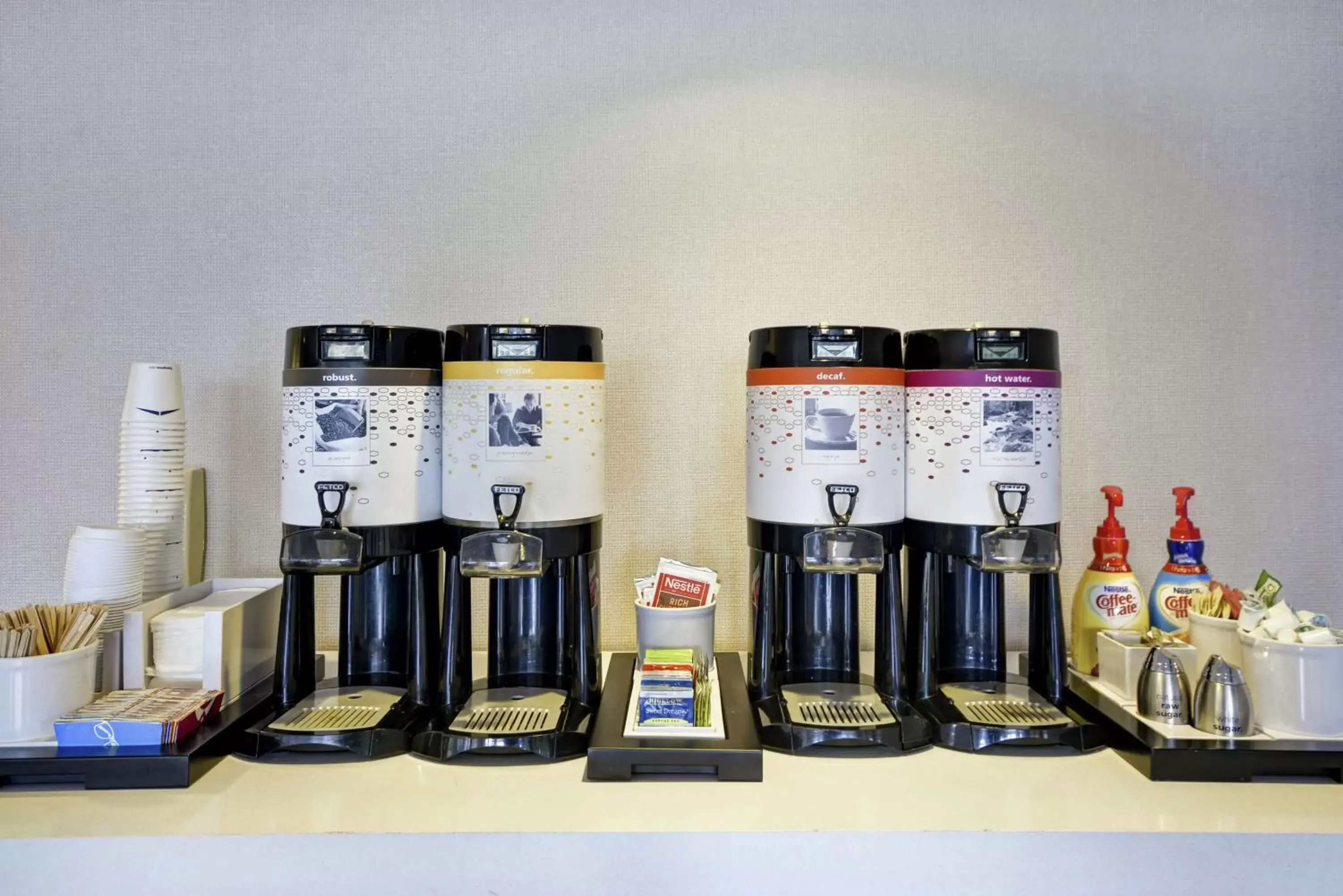 Restaurant/places to eat in Hampton Inn Detroit Madison Heights South Troy Restaurant/places to eat in Hampton Inn Detroit Madison Heights South Troy