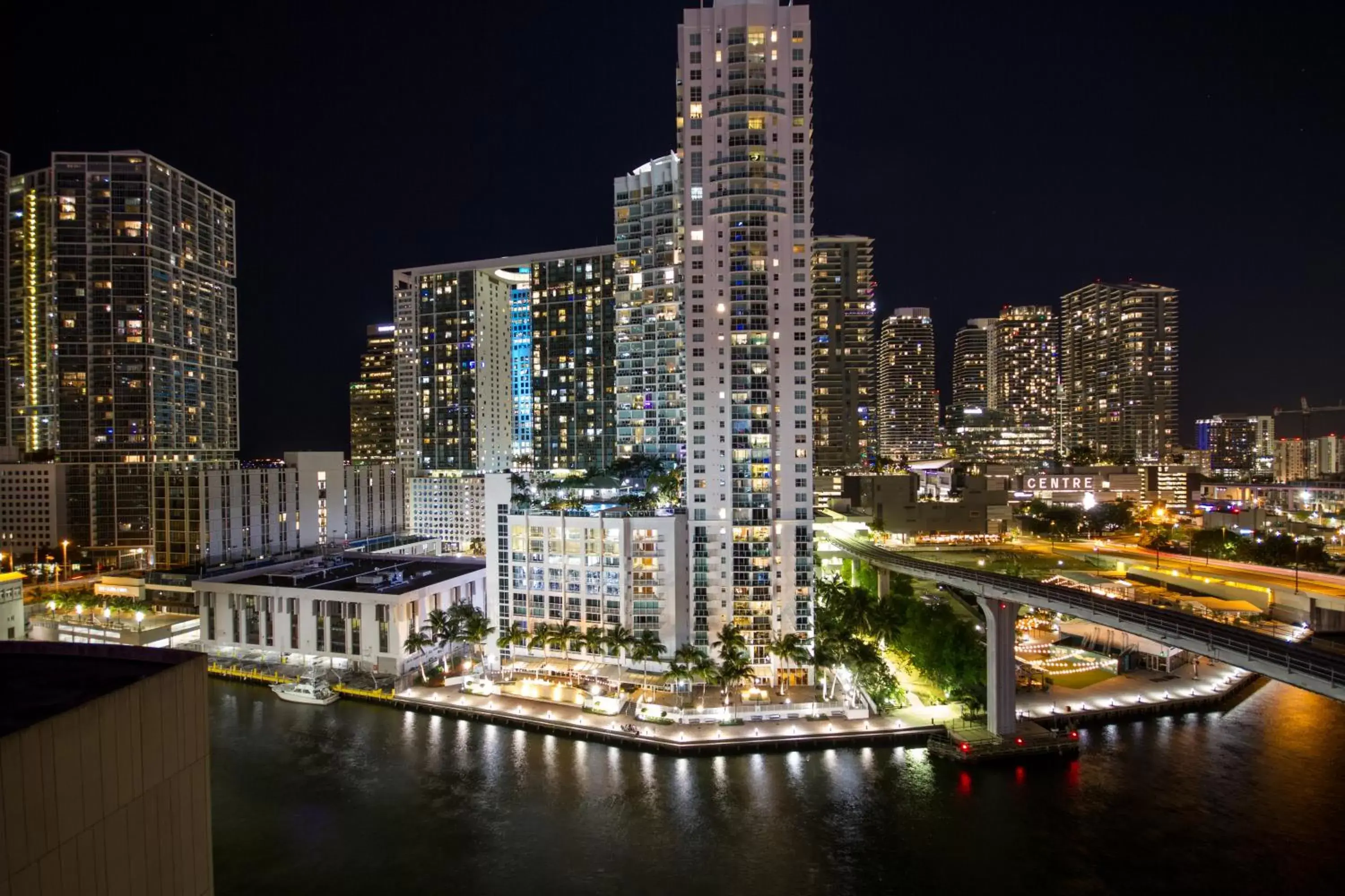 Property building in Comfort Inn & Suites Downtown Brickell-Port of Miami