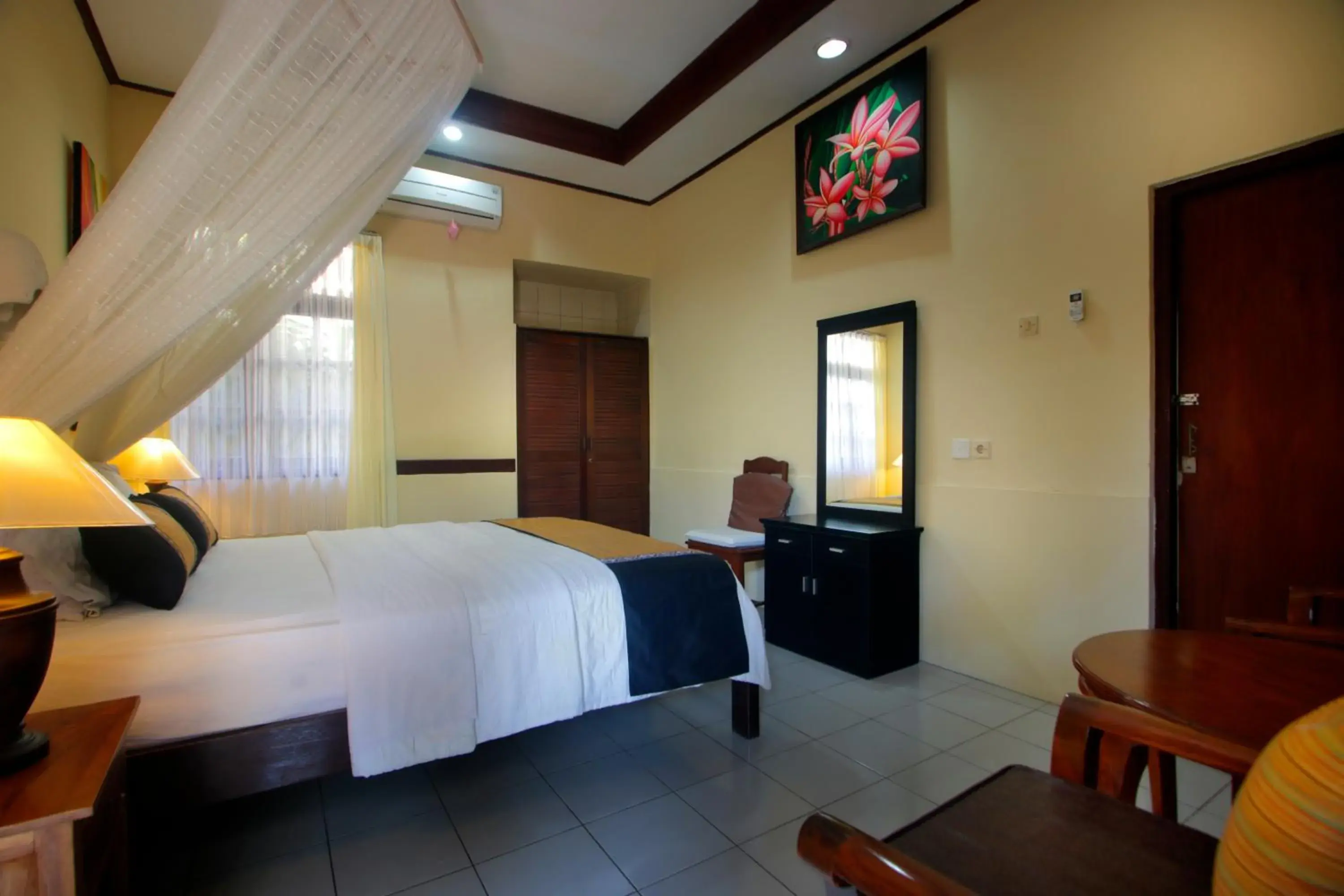 Seating area, Bed in Hotel Jati Sanur