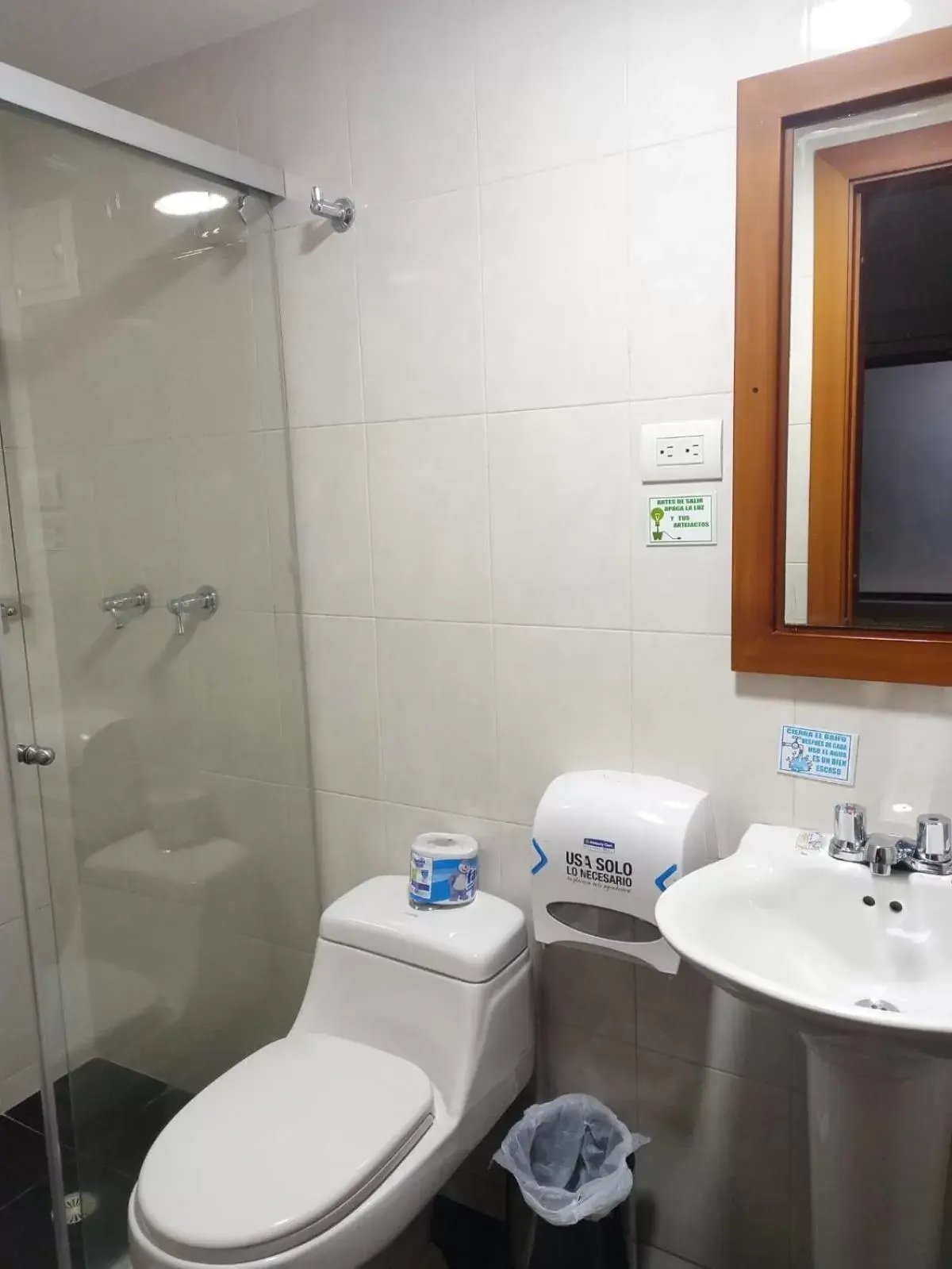 Single Room in Embassy On Holidays Single Room in Embassy On Holidays