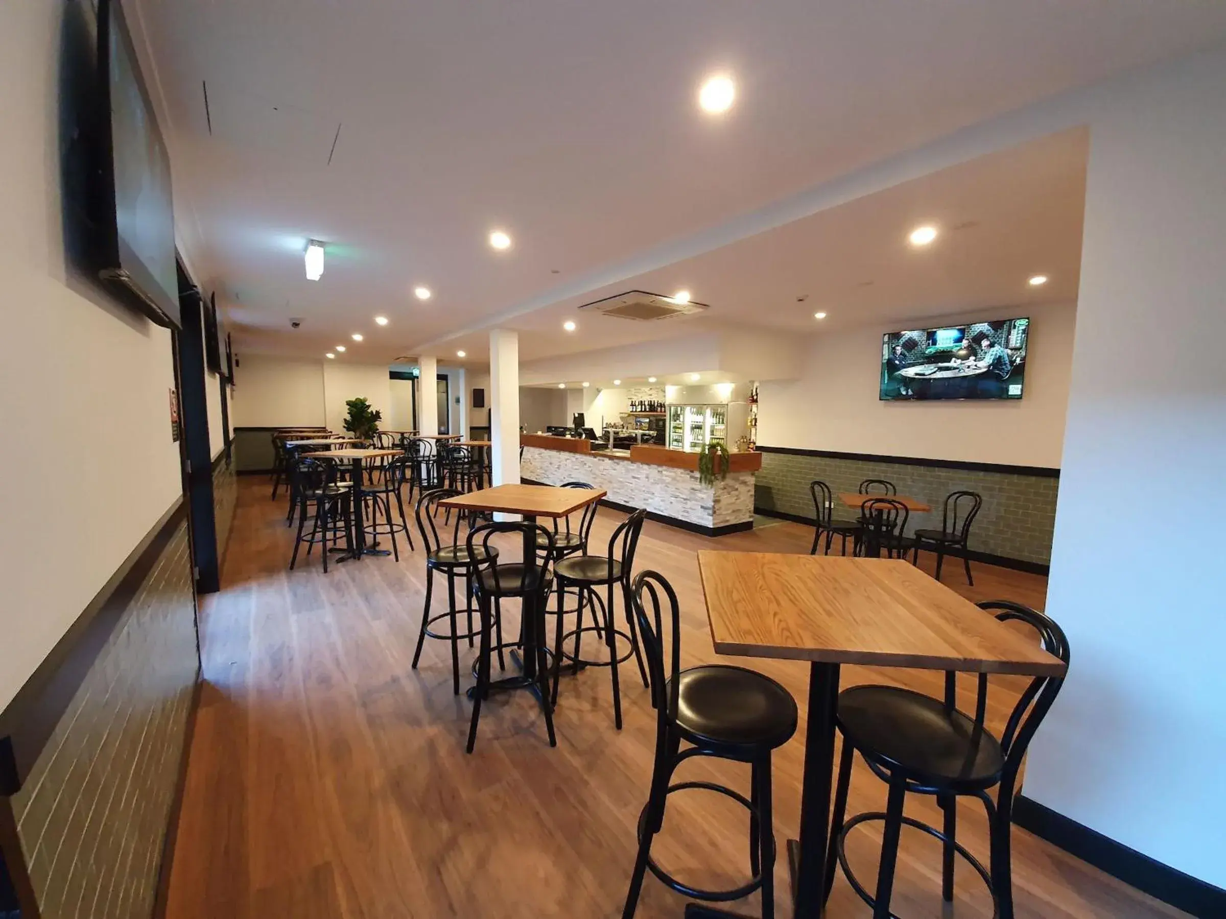 Lounge or bar, Restaurant/Places to Eat in Empire Hotel Goulburn