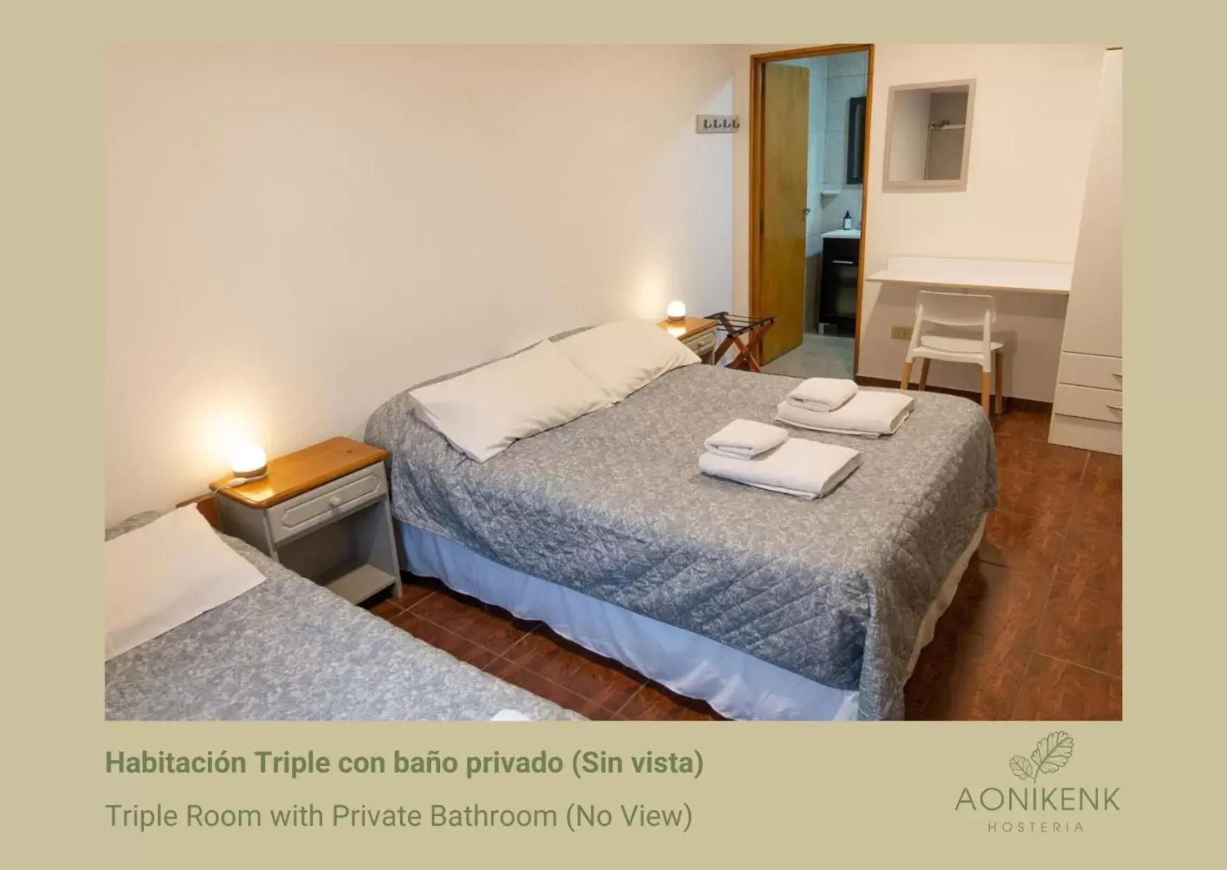 Triple Room with Private Bathroom in Hostería Aonikenk Triple Room with Private Bathroom in Hostería Aonikenk