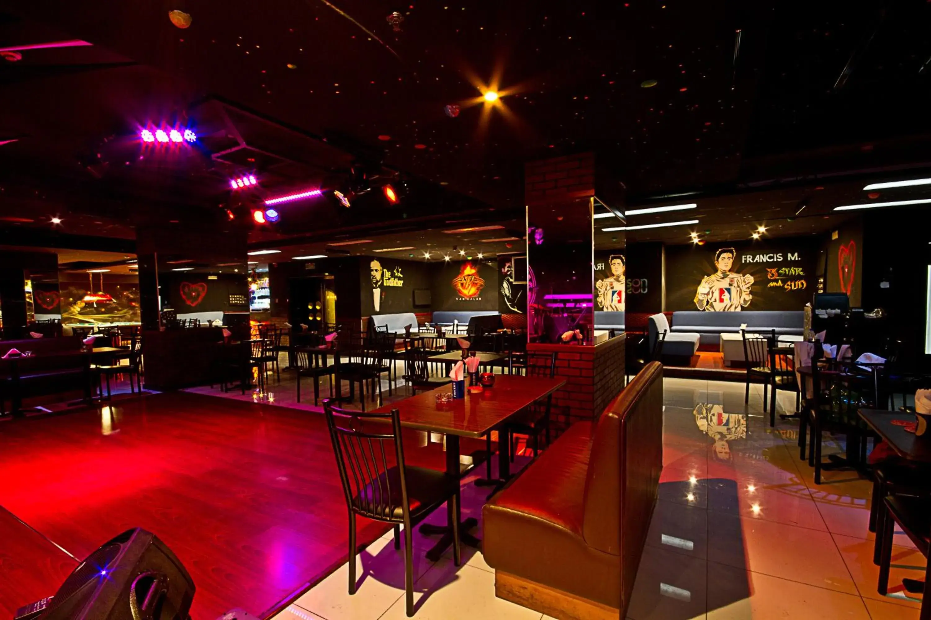 Nightclub / DJ, Restaurant/Places to Eat in Avenue Hotel Dubai