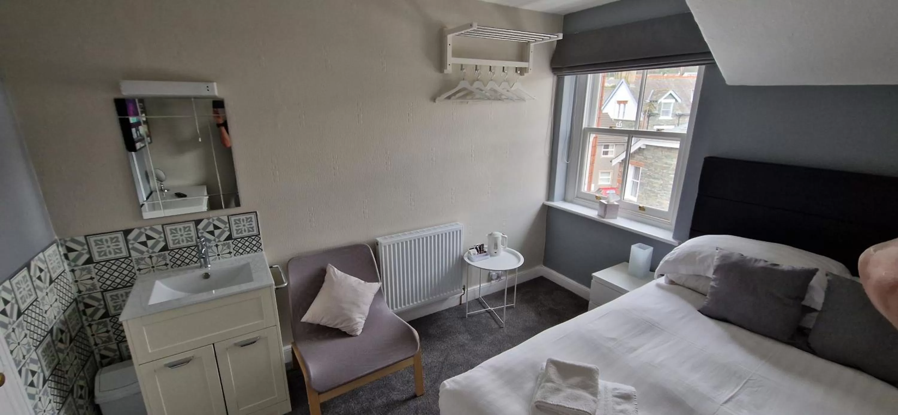 Bed, Seating Area in Glencoe Guest House