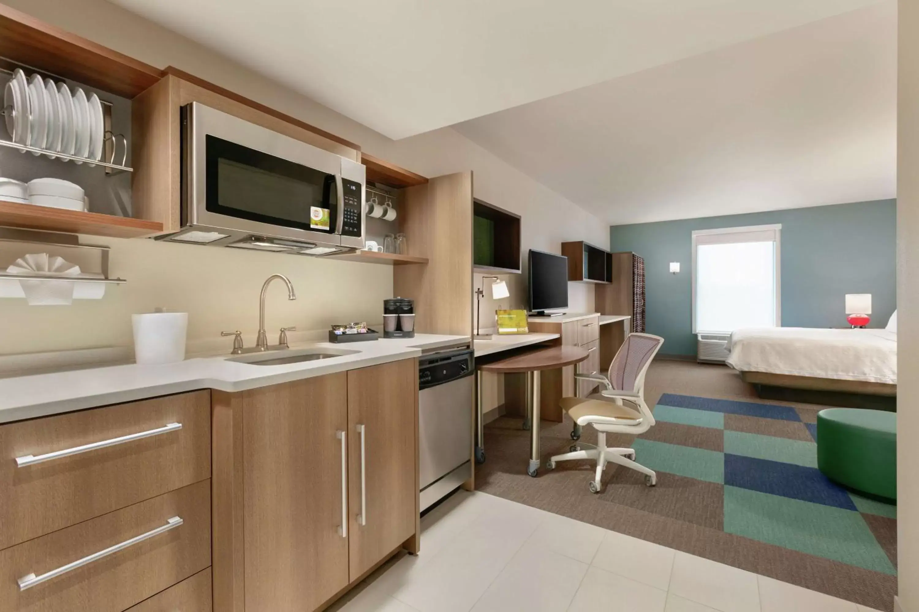 Bedroom, Kitchen/Kitchenette in Home2 Suites By Hilton Chantilly Dulles Airport