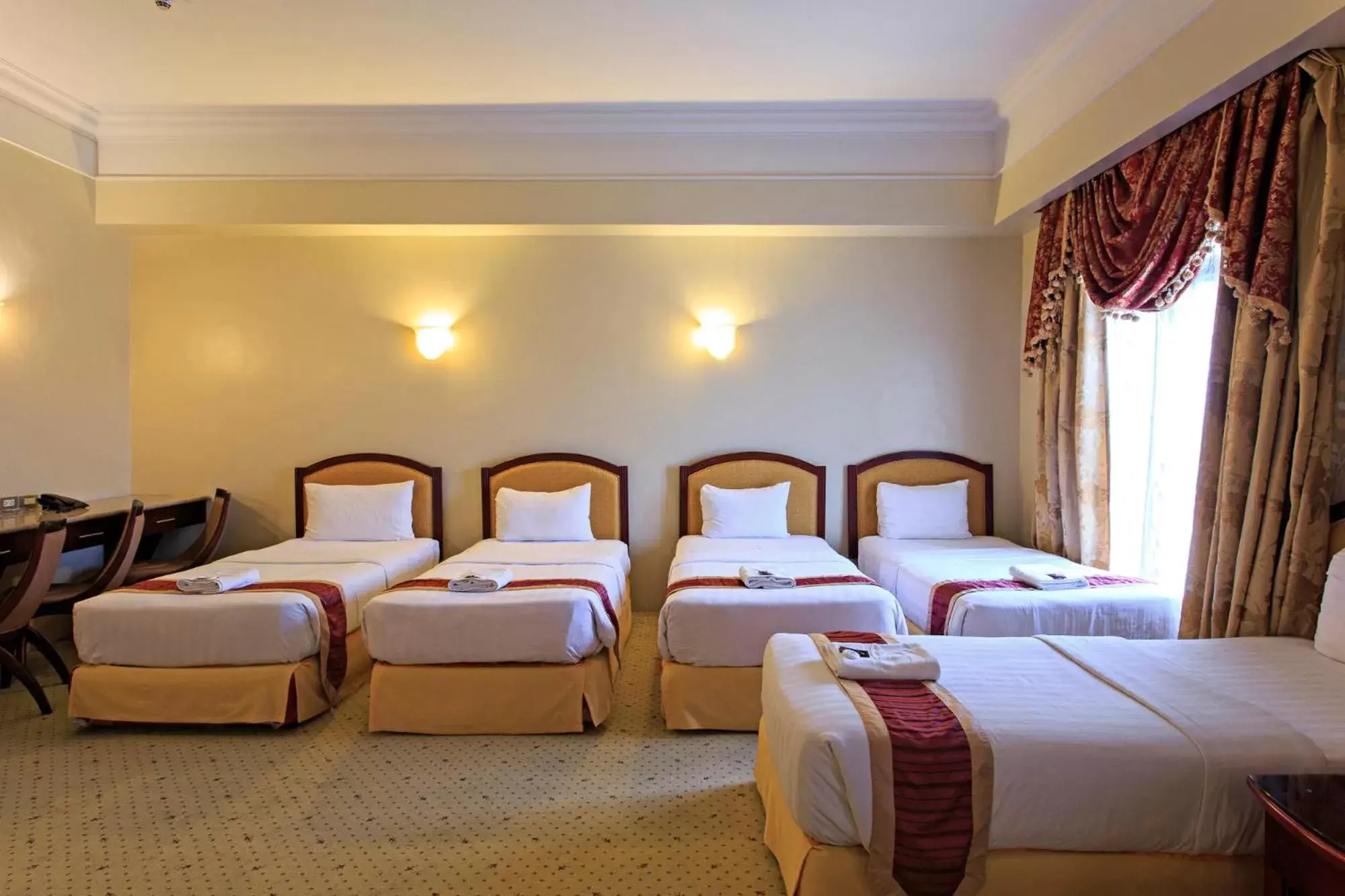 Bed in Sarrosa International Hotel and Residential Suites