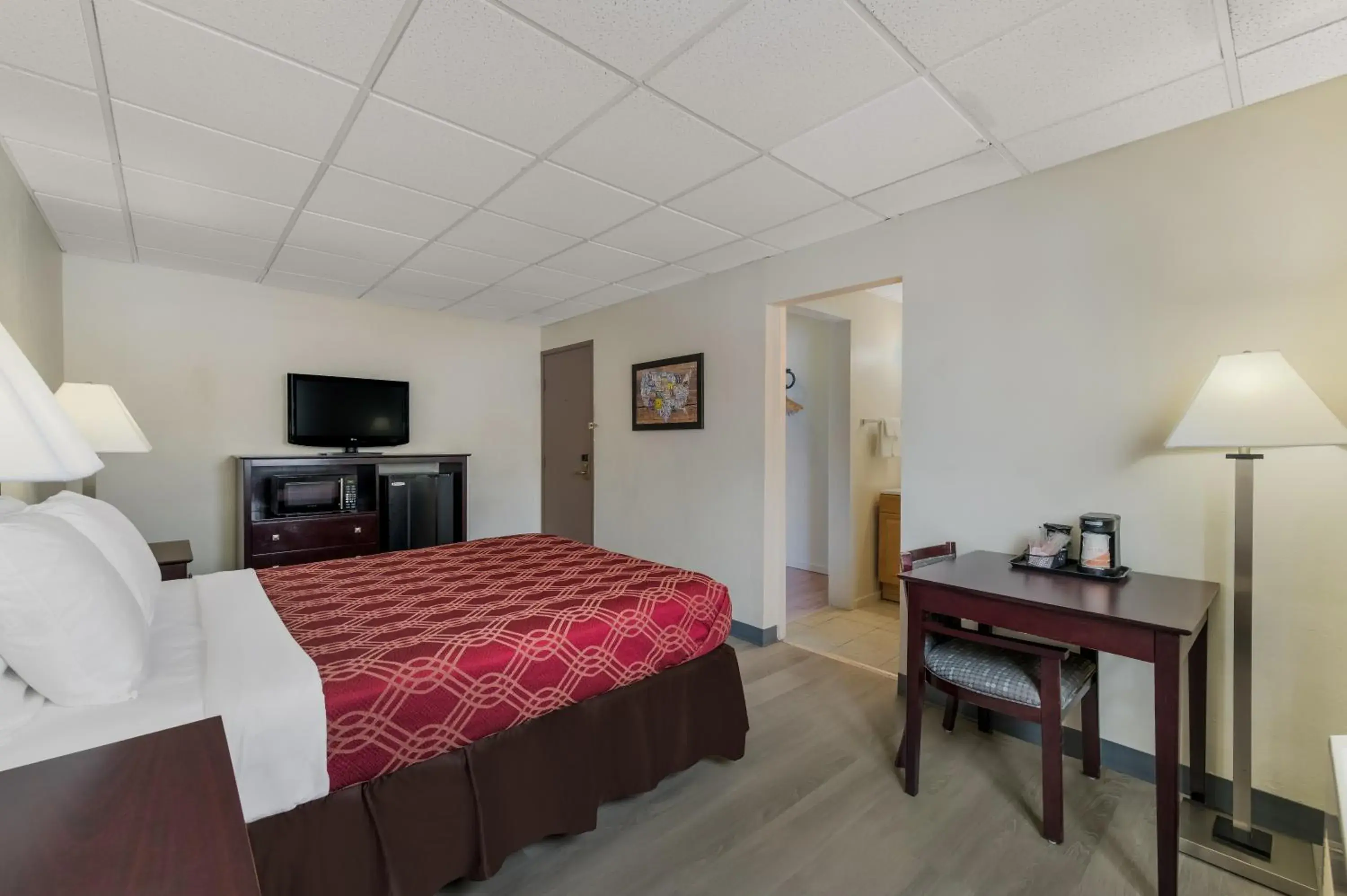 Photo of the whole room, Bed in Econo Lodge Inn & Suites