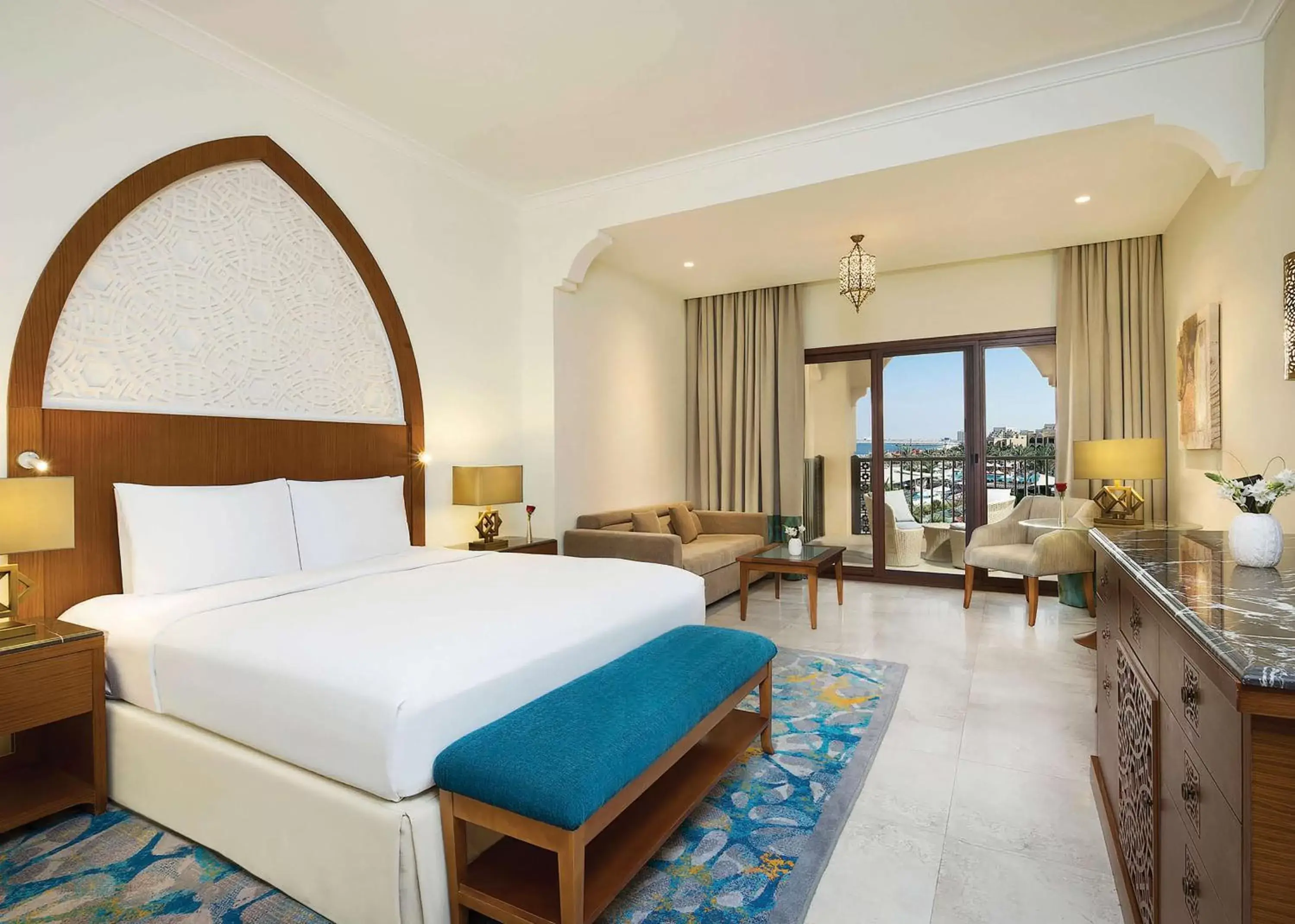 Bed in DoubleTree by Hilton Resort & Spa Marjan Island