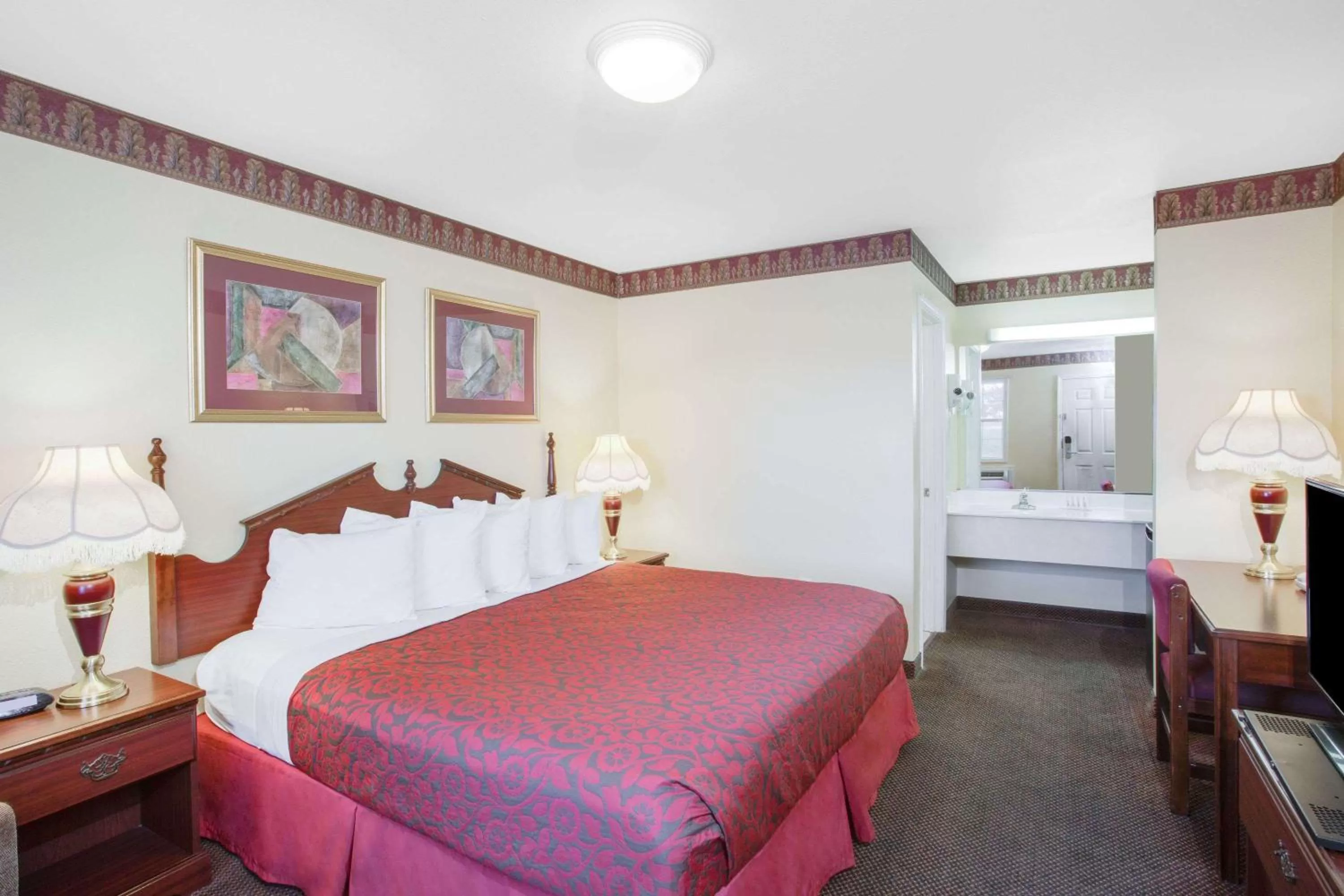 Photo of the whole room, Bed in Days Inn by Wyndham Trumann AR