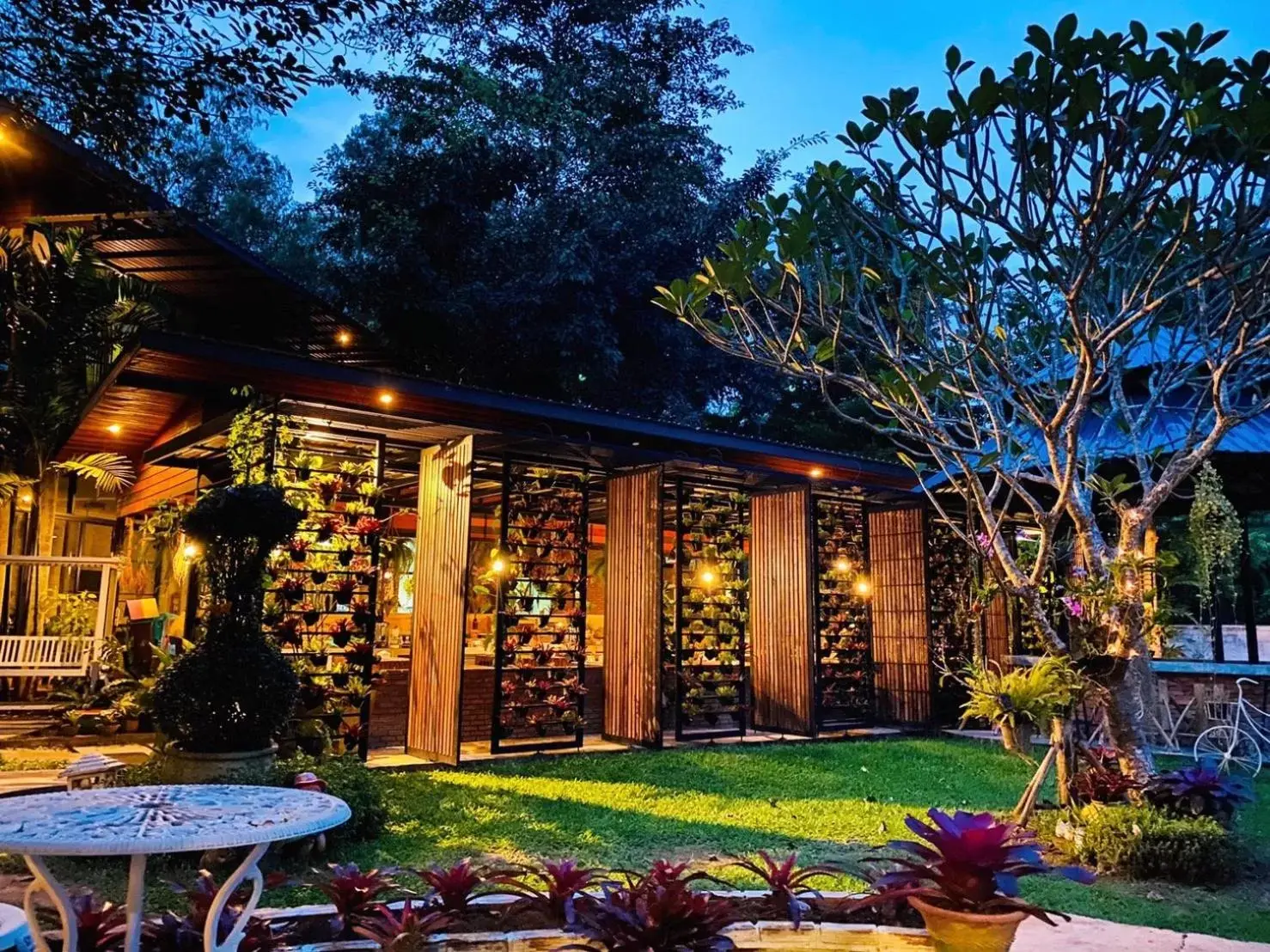 Dining area, Garden in Baan Suan Leelawadee Resort Nan