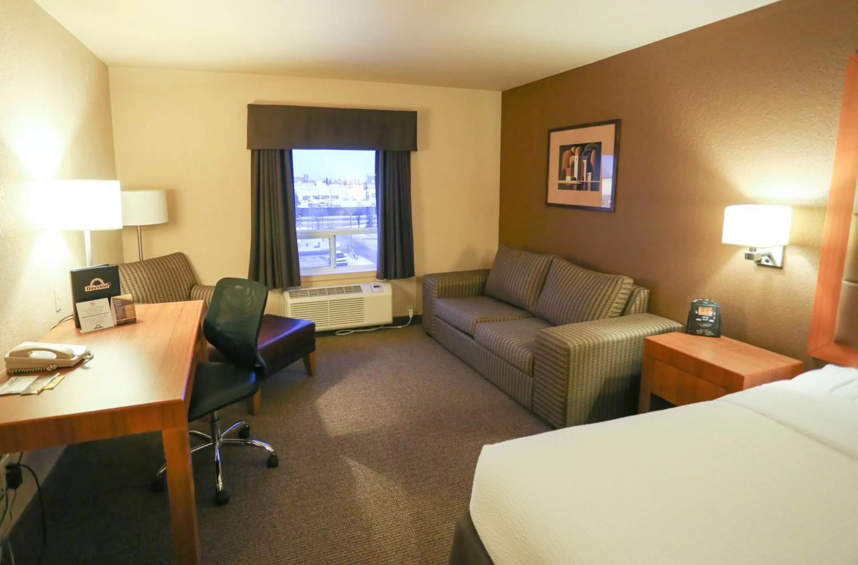 Bed, Seating Area in Days Inn by Wyndham Calgary Airport