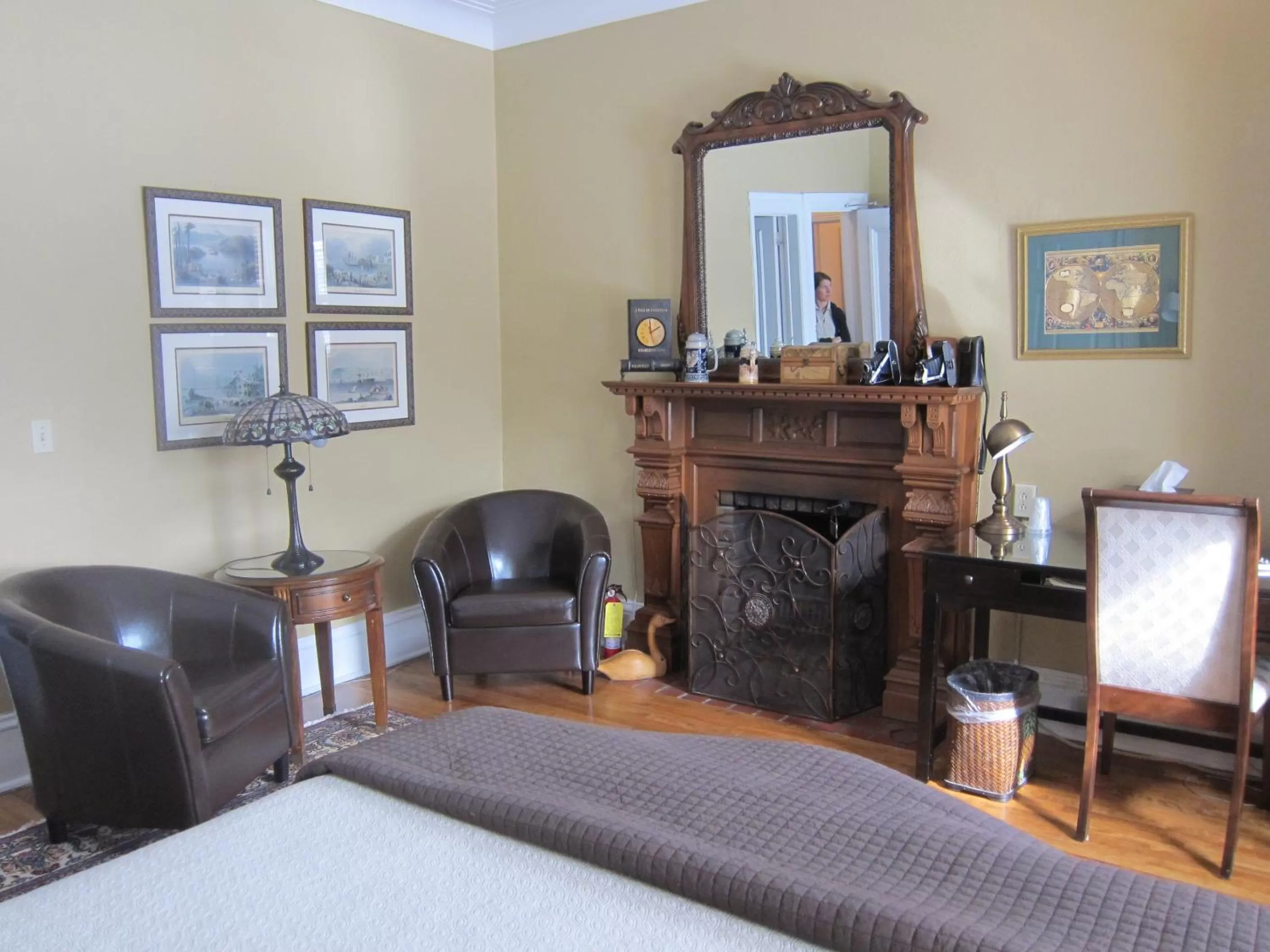 Seating area in McGee's Inn